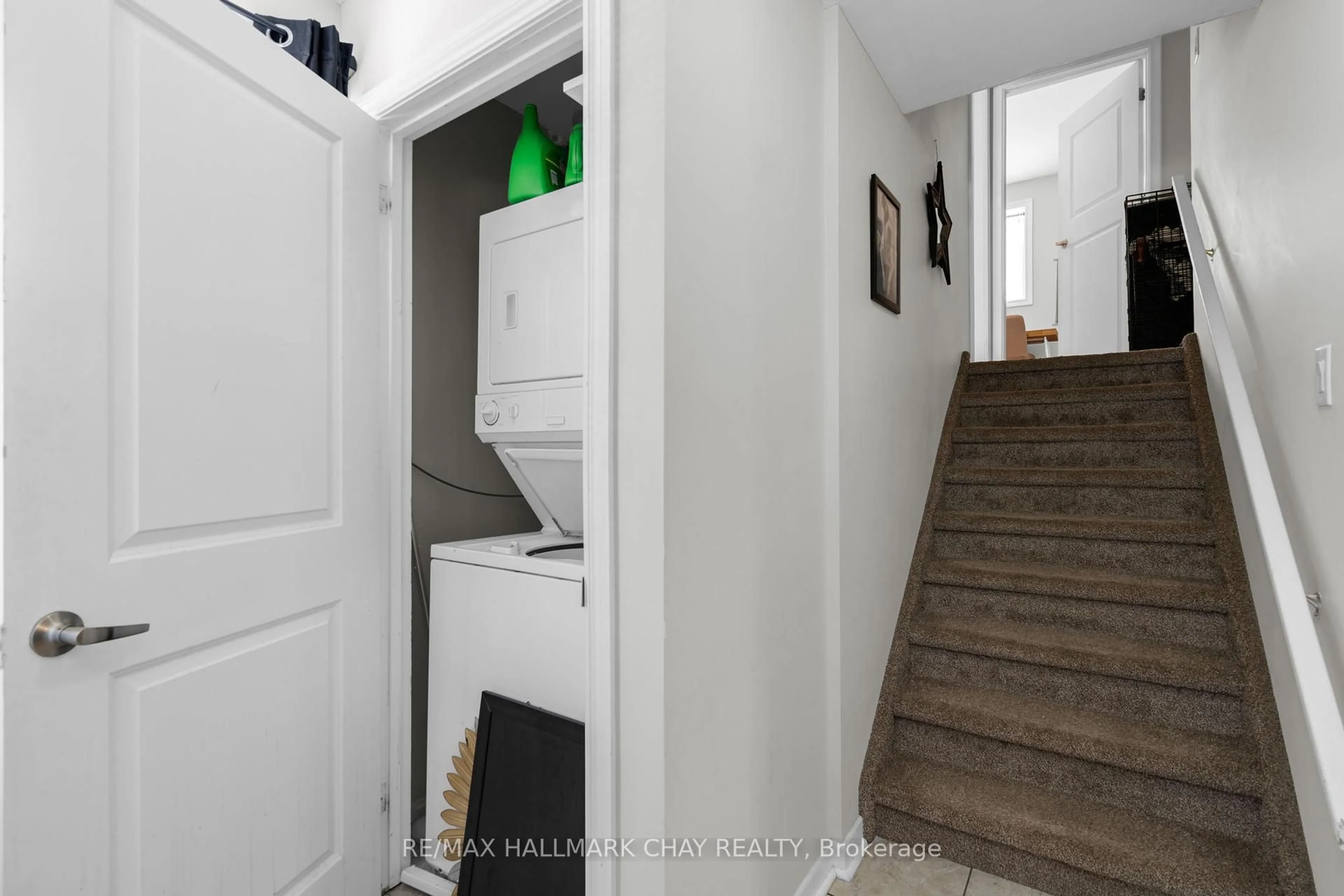 Laundry room for 24 CHARLBROOK Ave #1, 2, 3, Barrie Ontario L4M 2Y4