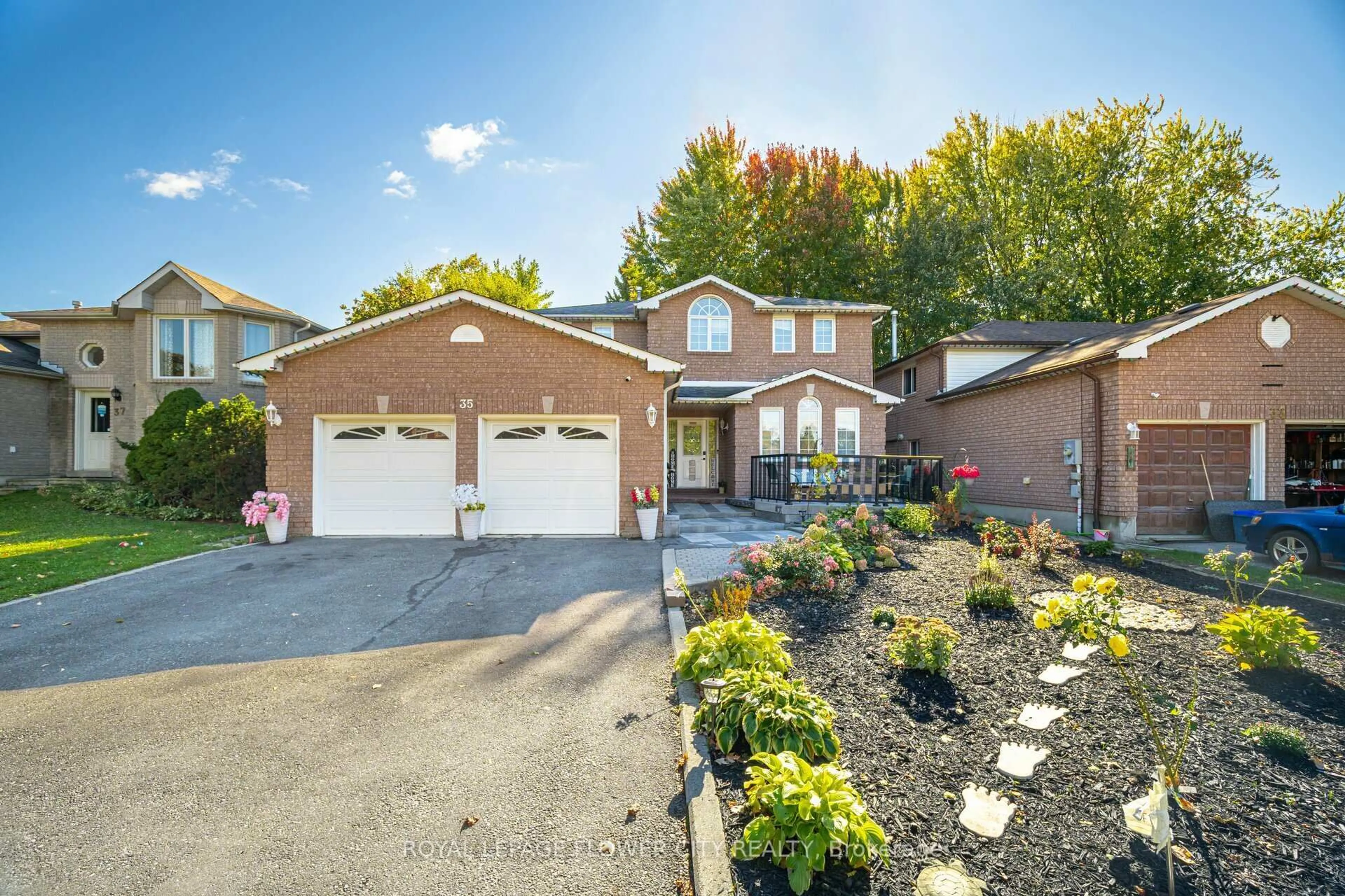 Home with brick exterior material, street for 35 Jones Dr, Barrie Ontario L4M 6H7