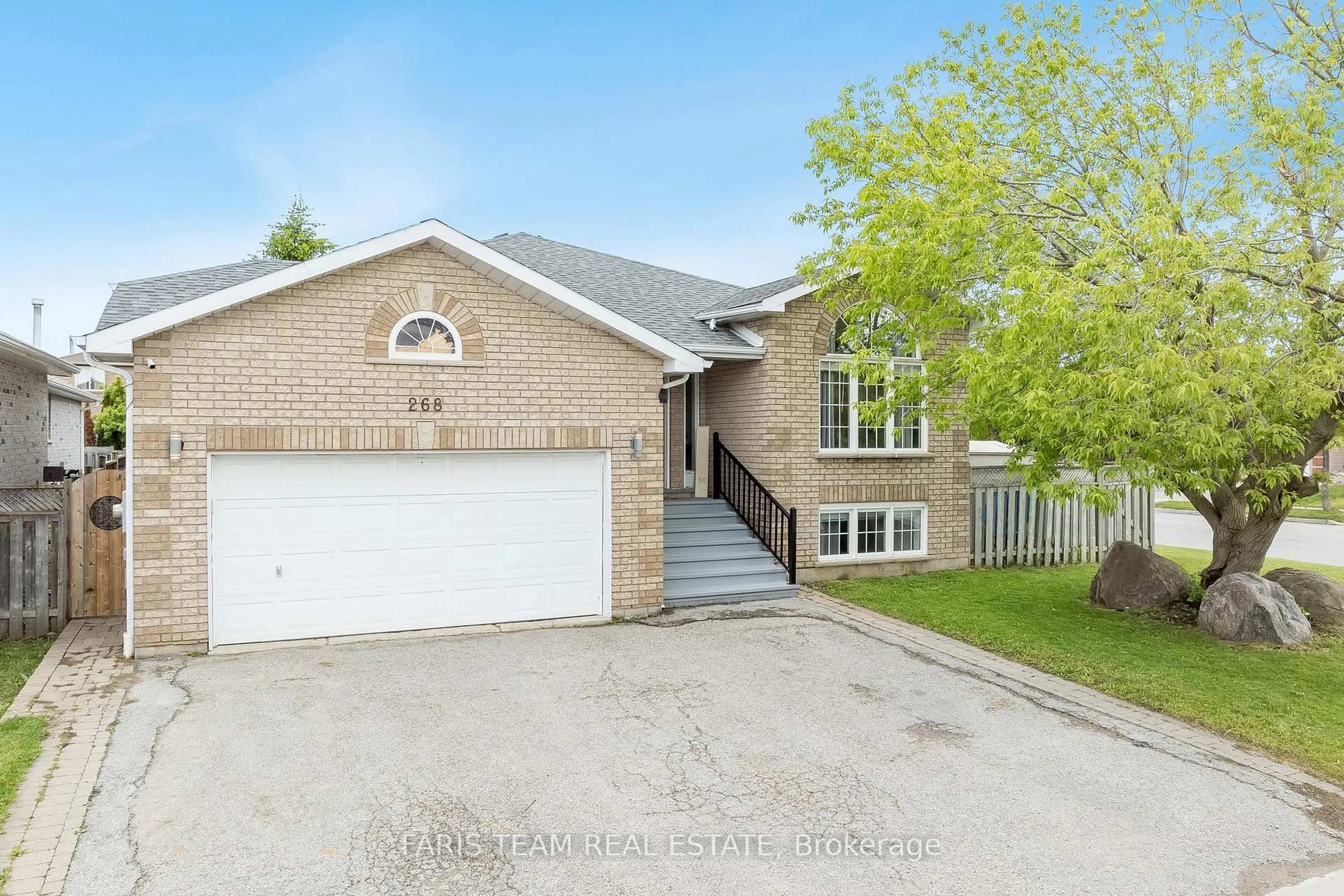 Home with brick exterior material, street for 268 Johnson St, Barrie Ontario L4M 6S8