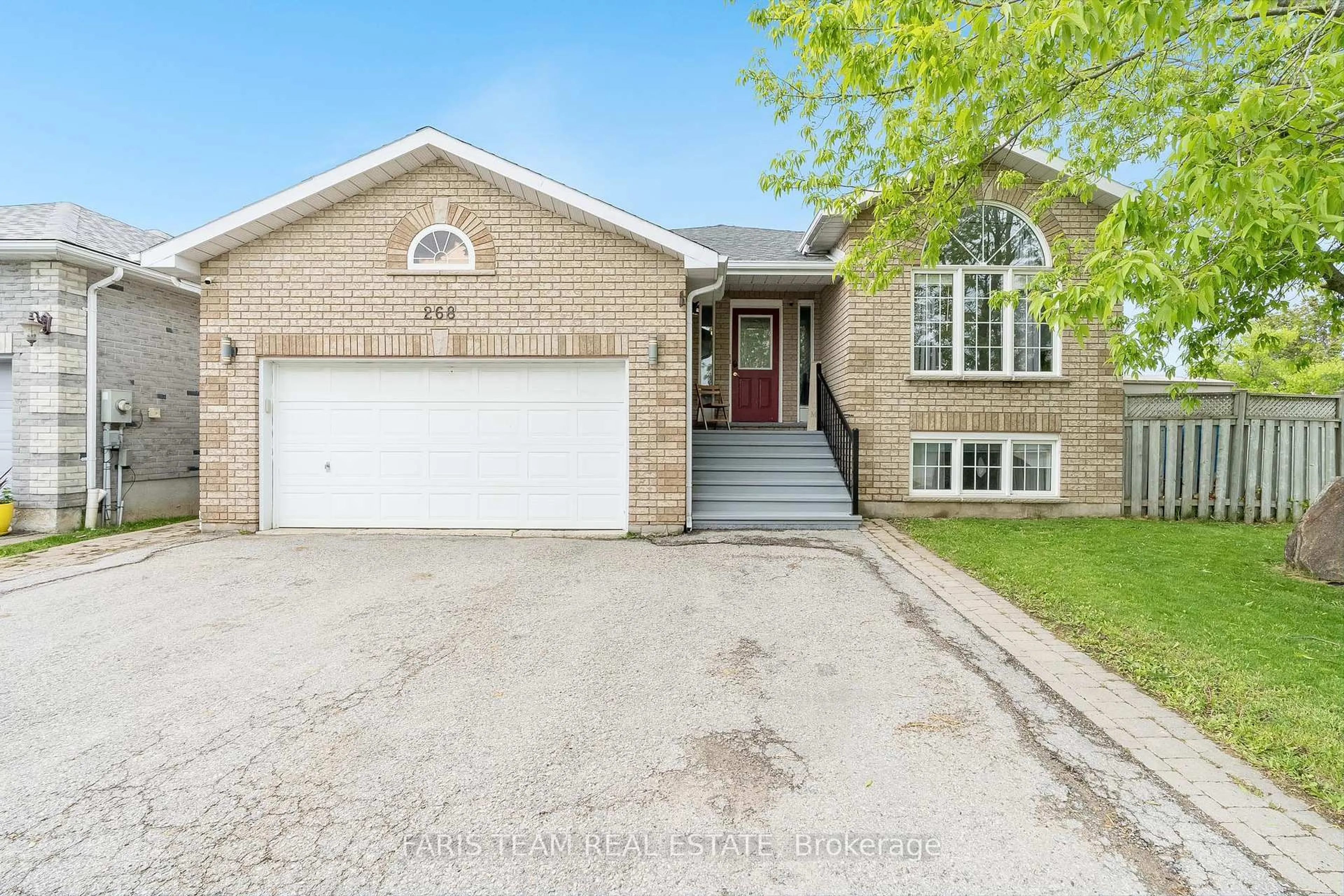Home with brick exterior material, street for 268 Johnson St, Barrie Ontario L4M 6S8