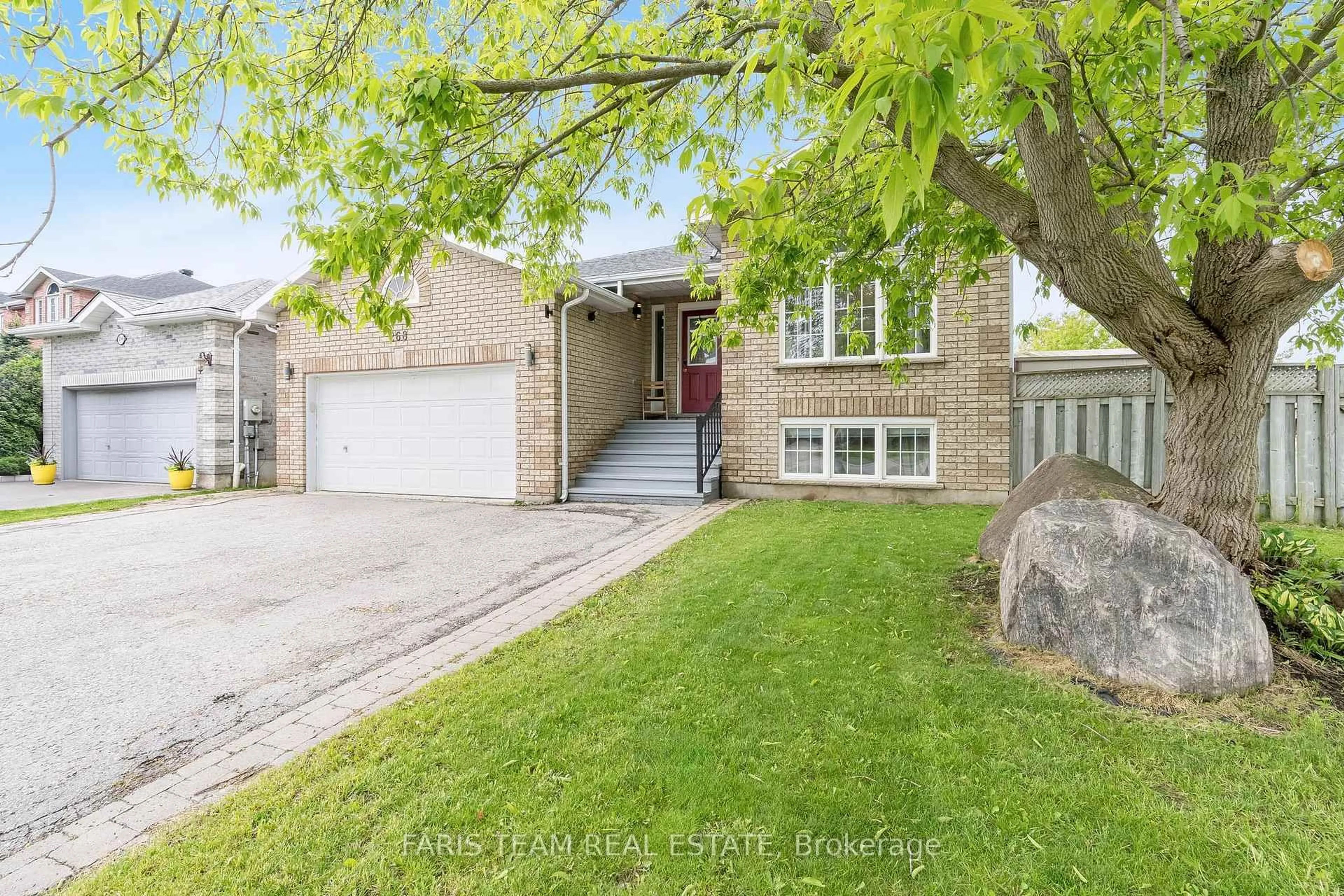 Home with brick exterior material, street for 268 Johnson St, Barrie Ontario L4M 6S8
