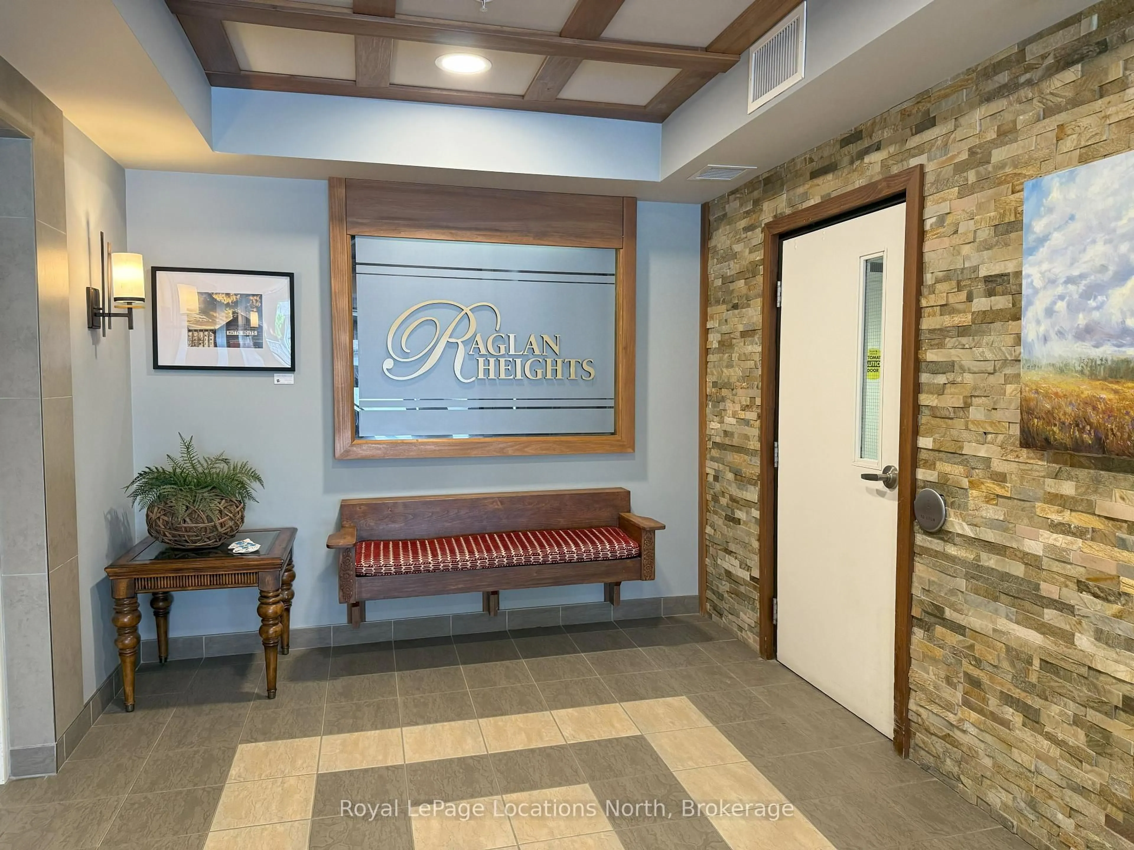 Indoor foyer for 91 RAGLAN St #303, Collingwood Ontario L9Y 4V3