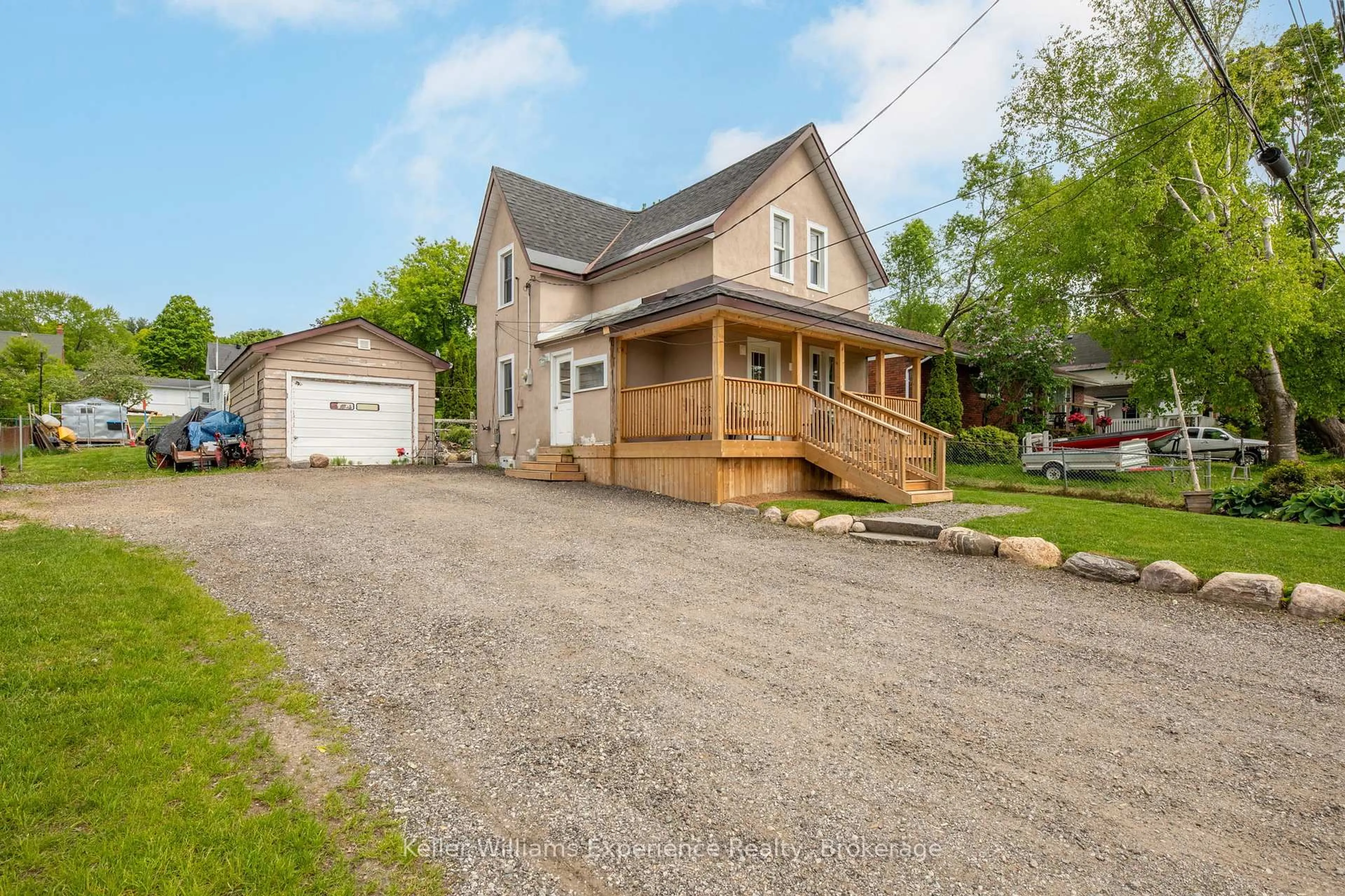 A pic from outside/outdoor area/front of a property/back of a property/a pic from drone, street for 95 Fox St, Penetanguishene Ontario L9M 1C8