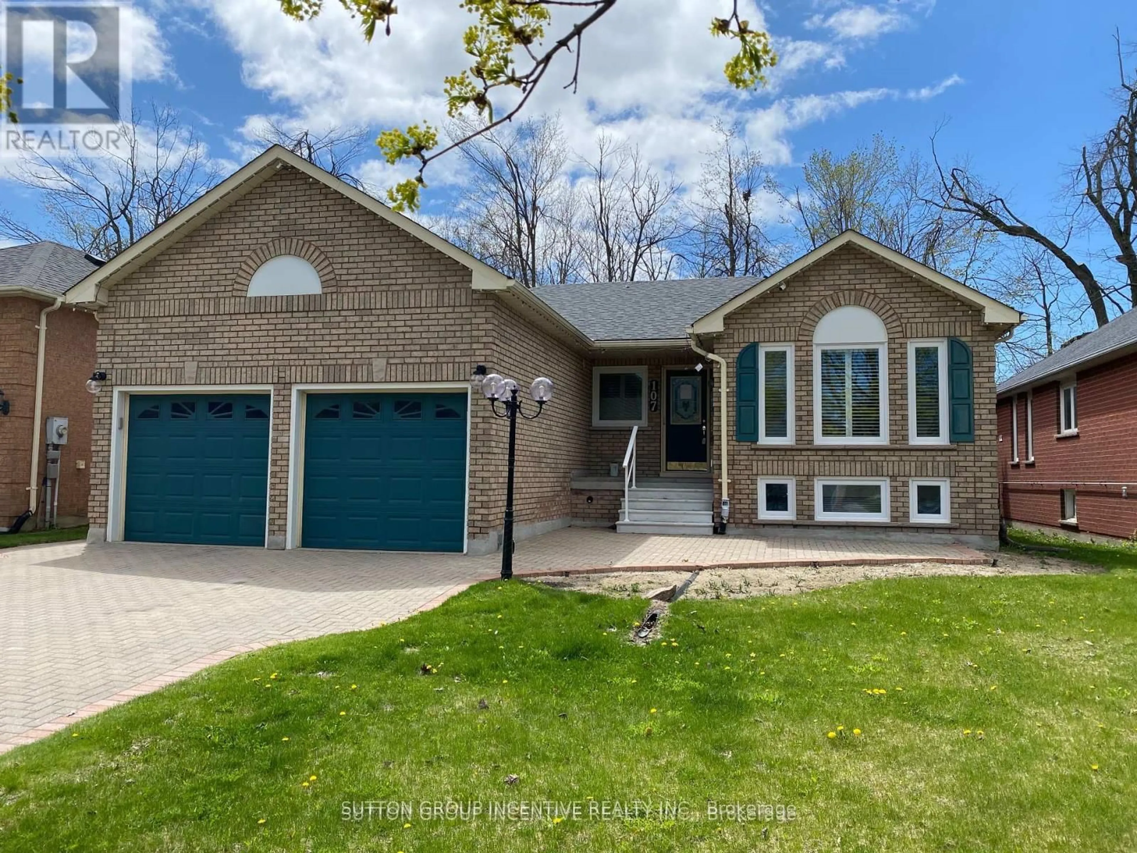 Home with brick exterior material, street for 107 Brown St, Barrie Ontario L4N 7V6