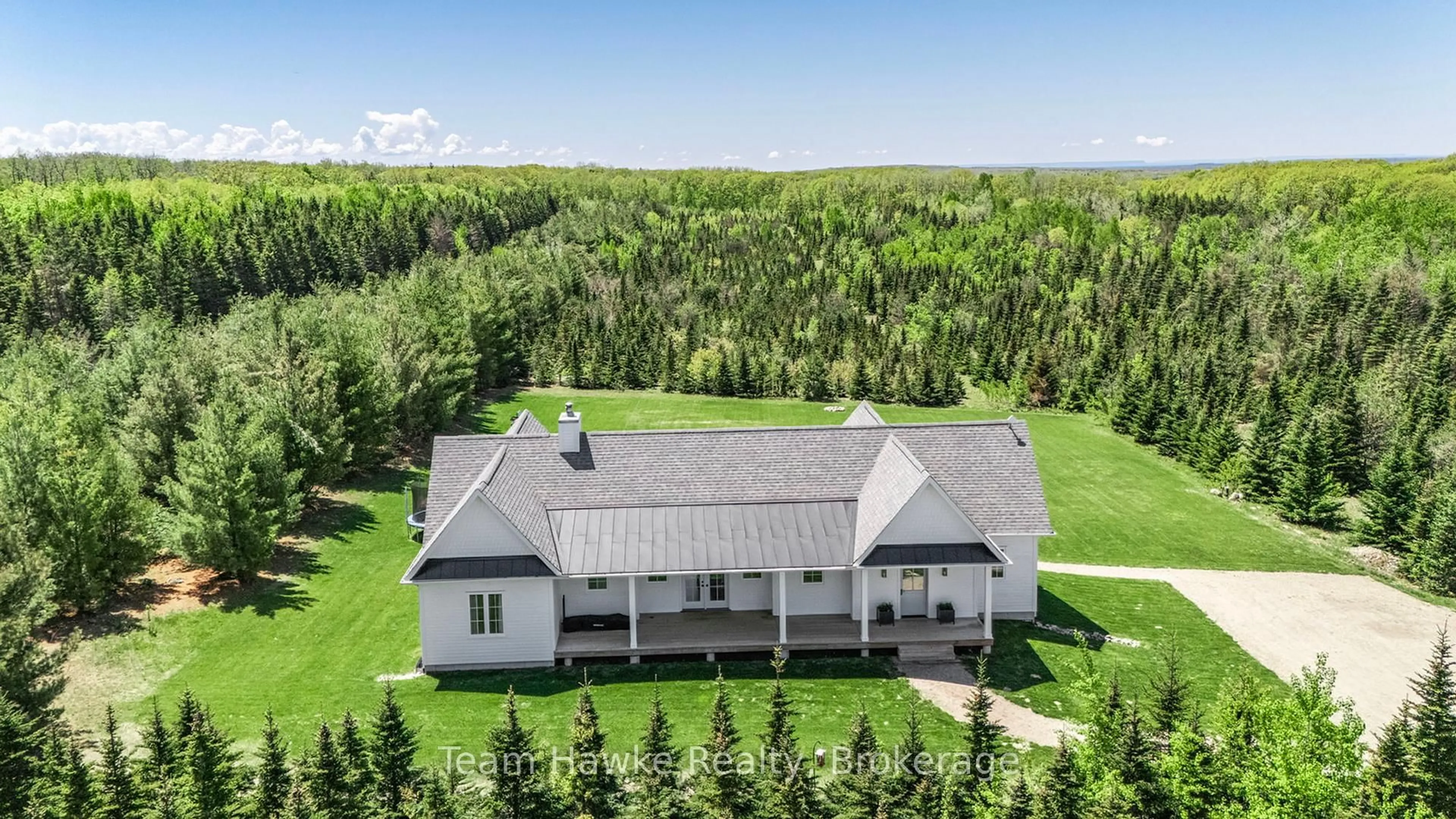 A pic from outside/outdoor area/front of a property/back of a property/a pic from drone, building for 1620 Methodist Point Rd, Tiny Ontario L9M 0M4