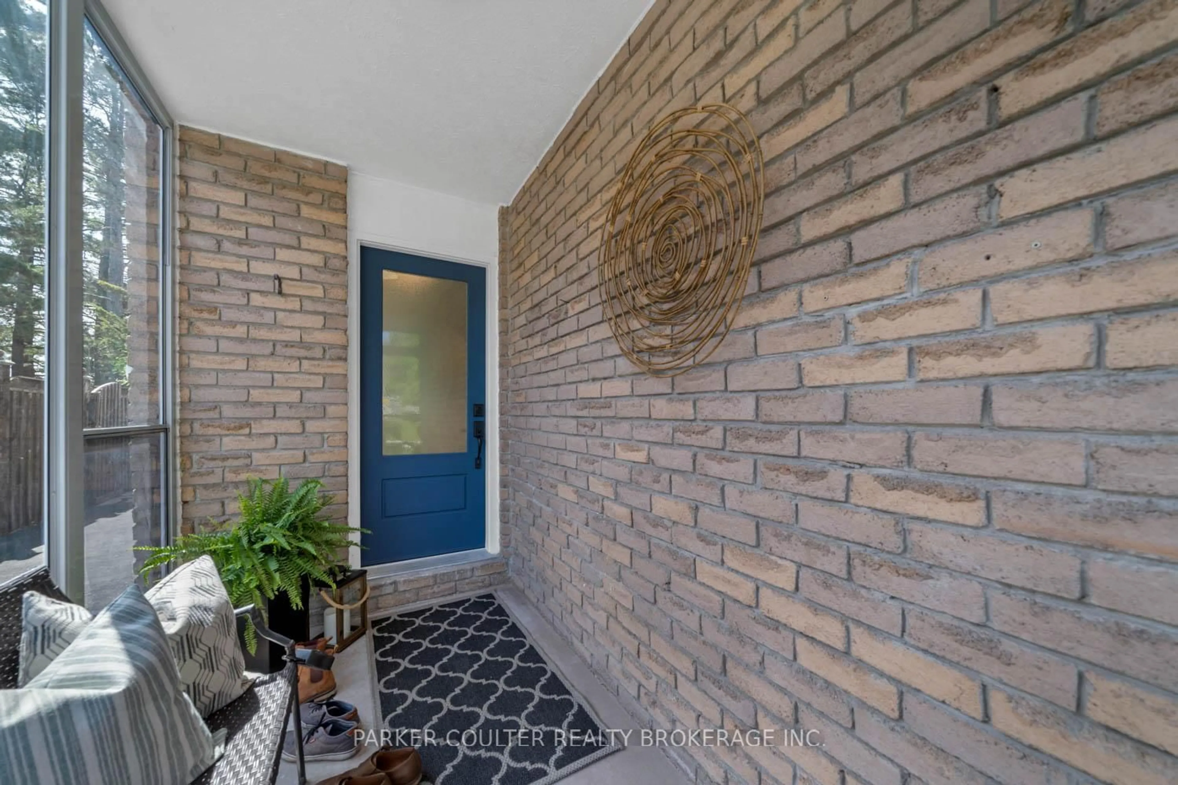 Indoor entryway for 17 Shelley Lane, Barrie Ontario L4N 4W4
