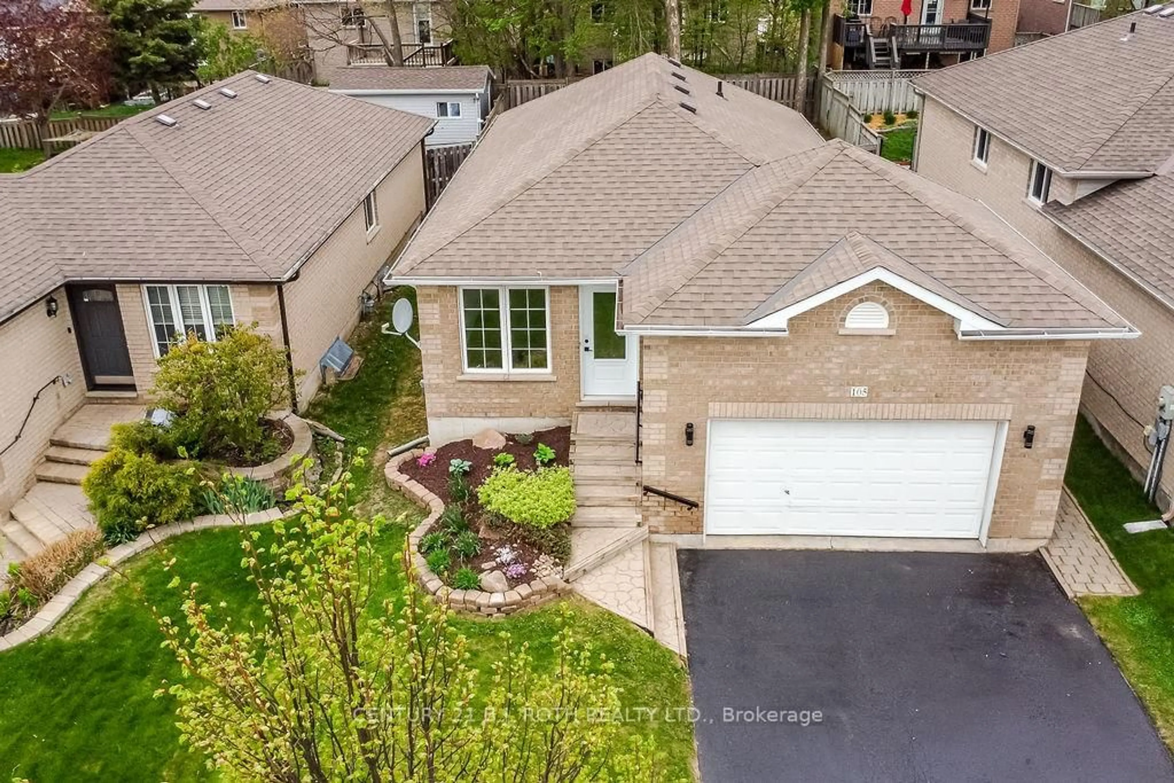 A pic from outside/outdoor area/front of a property/back of a property/a pic from drone, street for 105 Monique Cres, Barrie Ontario L4M 6Y5