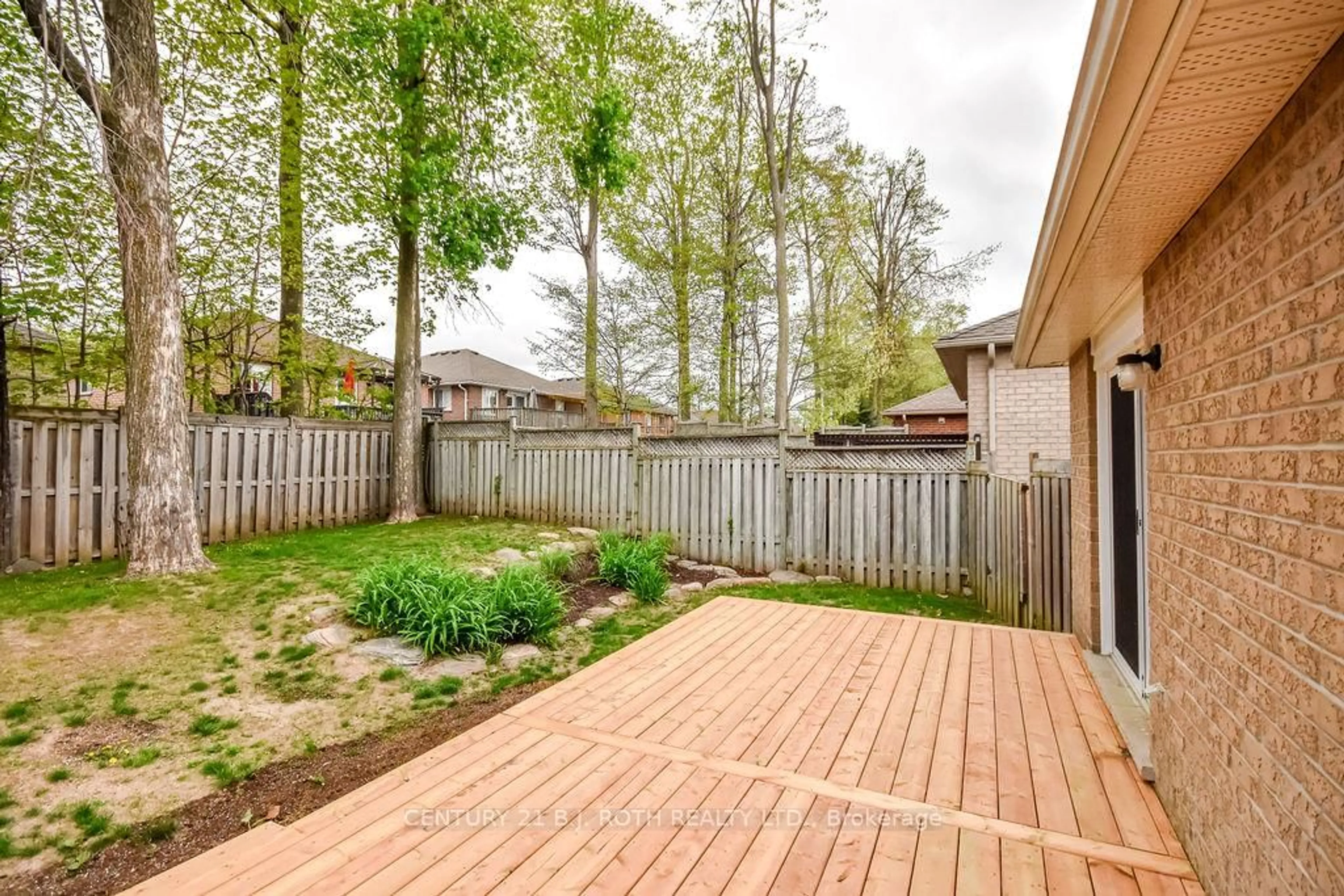 Patio, unknown for 105 Monique Cres, Barrie Ontario L4M 6Y5