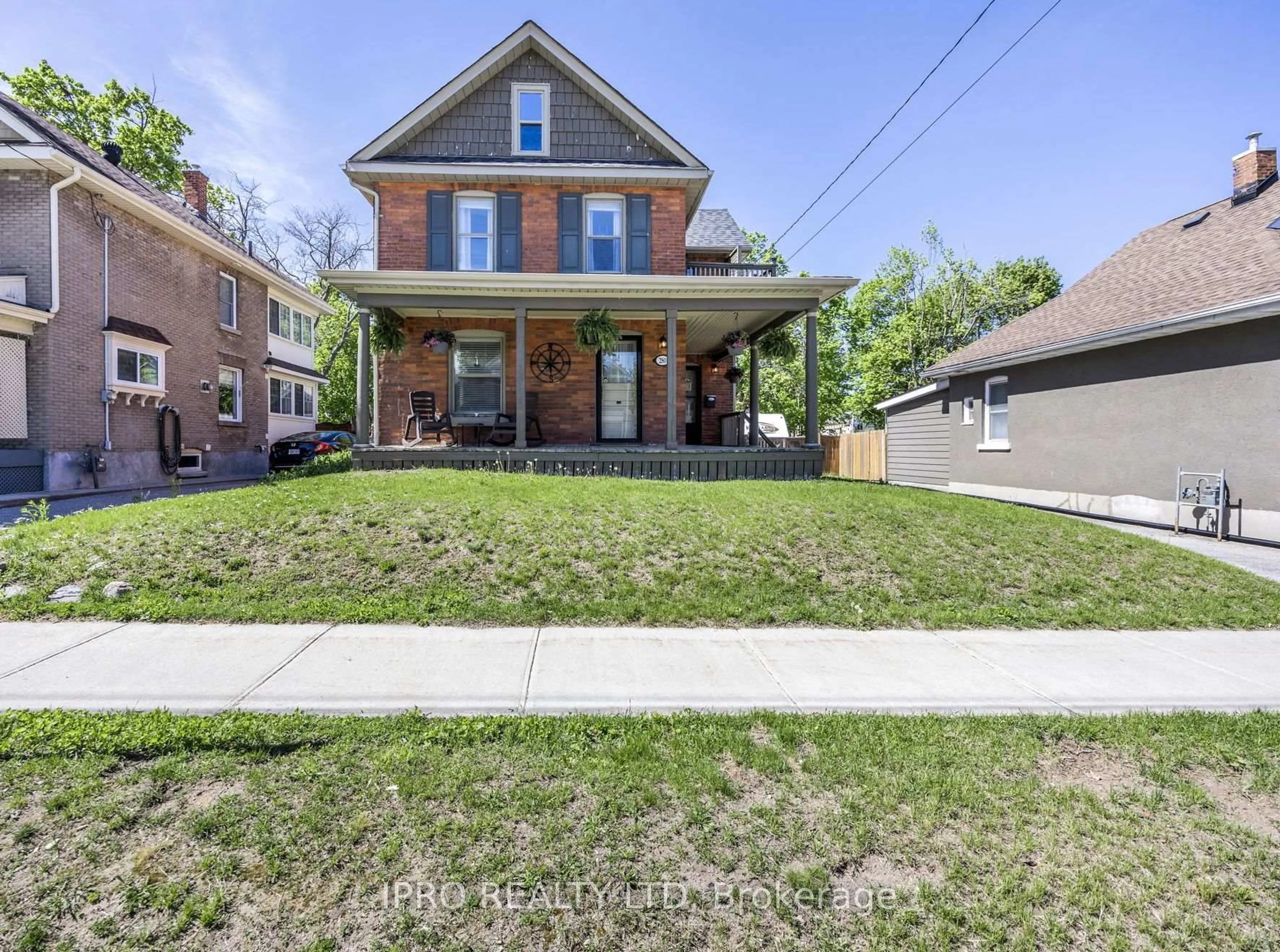 Home with brick exterior material, street for 280 Mary St, Orillia Ontario L3V 3E7