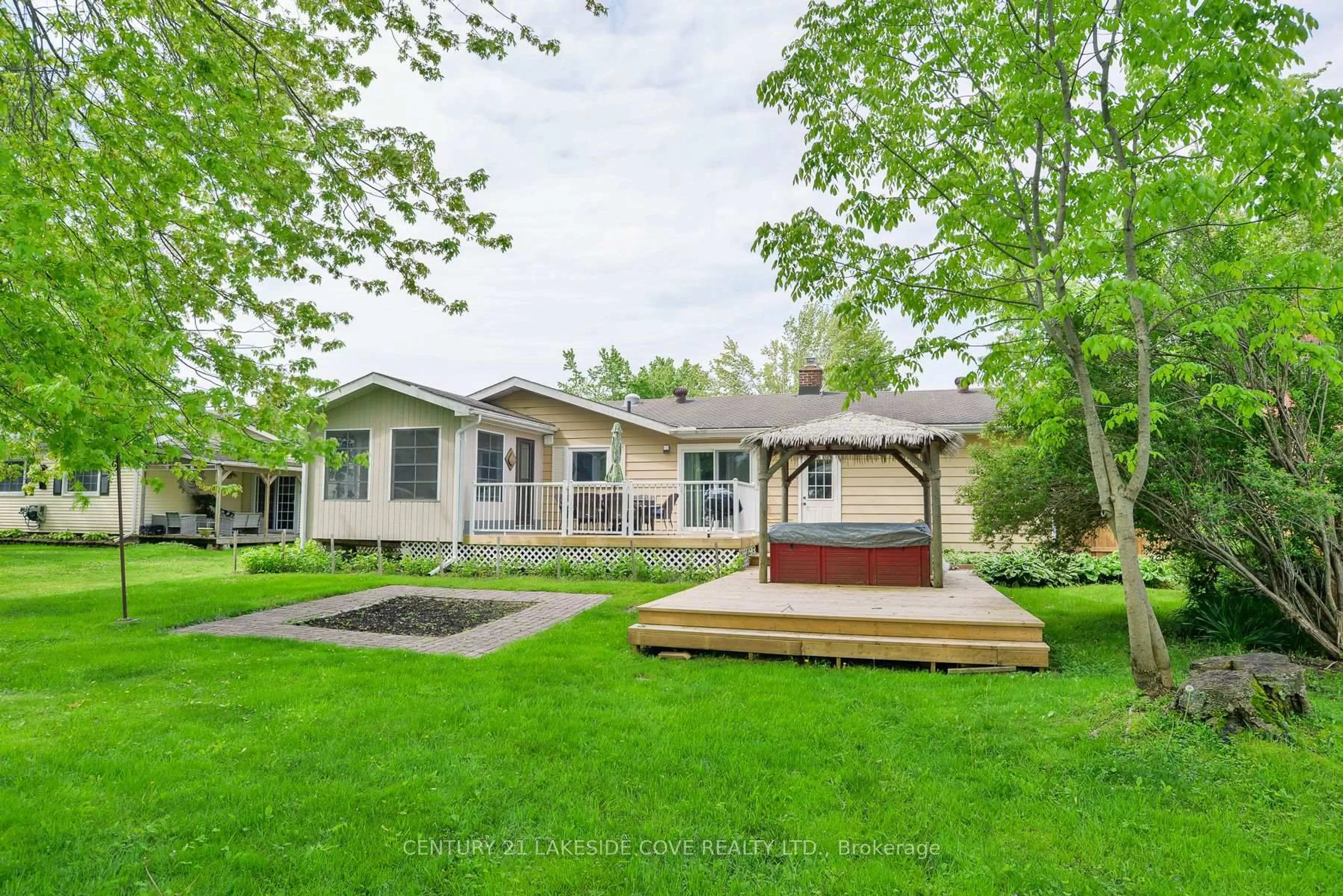 Home with vinyl exterior material, unknown for 9 Pinetree Crt, Ramara Ontario L0K 1B0