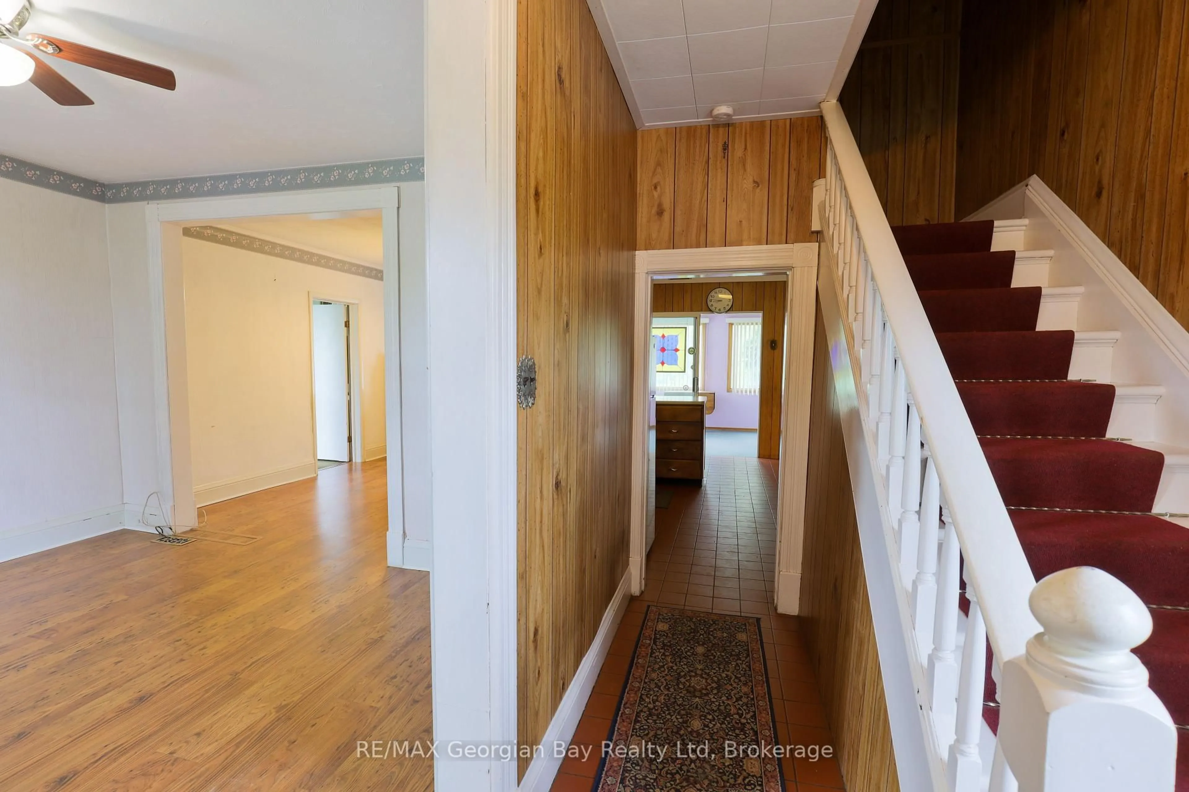 Indoor entryway for 770 Sixth Ave, Tay Ontario L0K 1R0