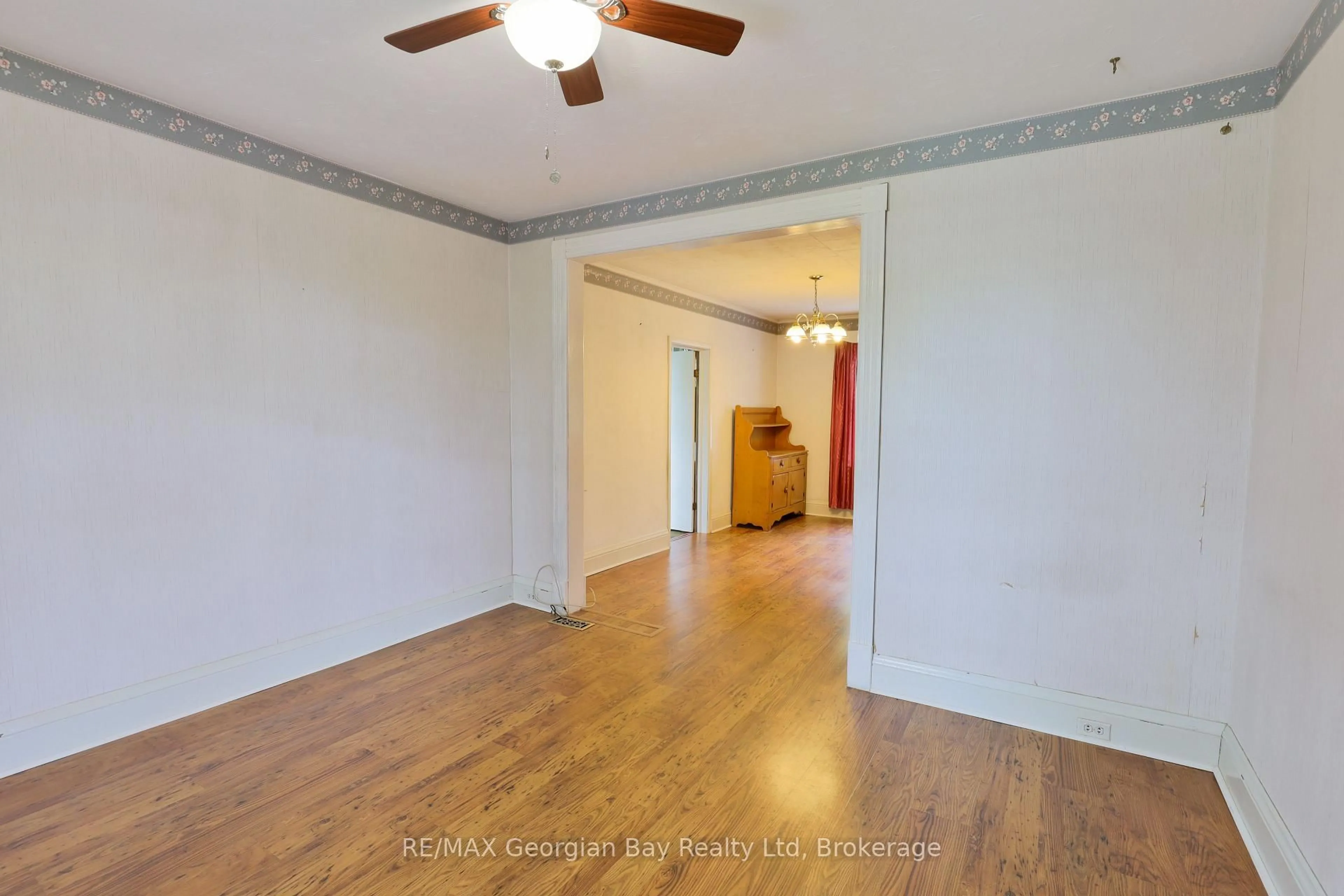 A pic of a room for 770 Sixth Ave, Tay Ontario L0K 1R0