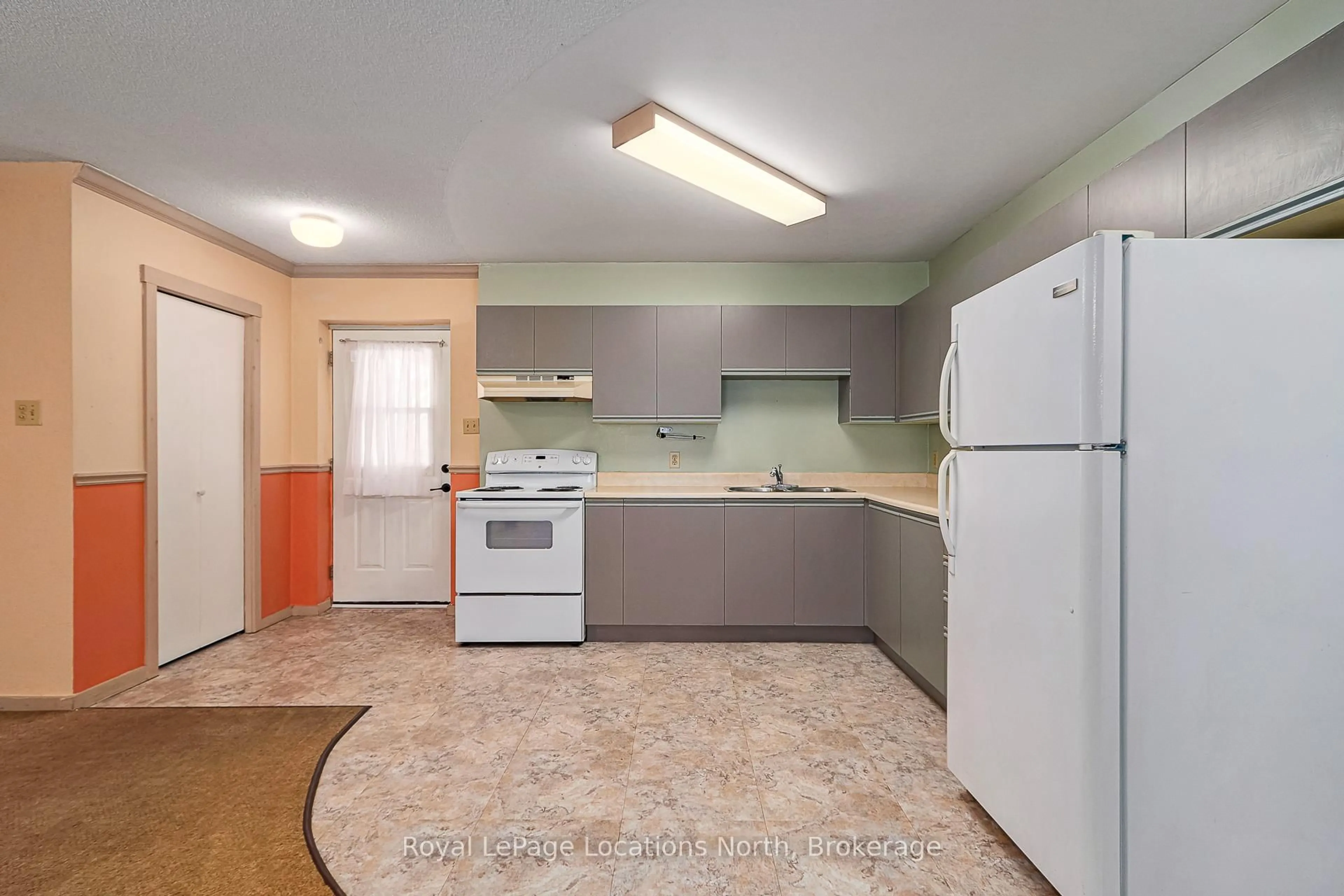 Standard kitchen, unknown for 891 River Rd #1, Wasaga Beach Ontario L9Z 2K8