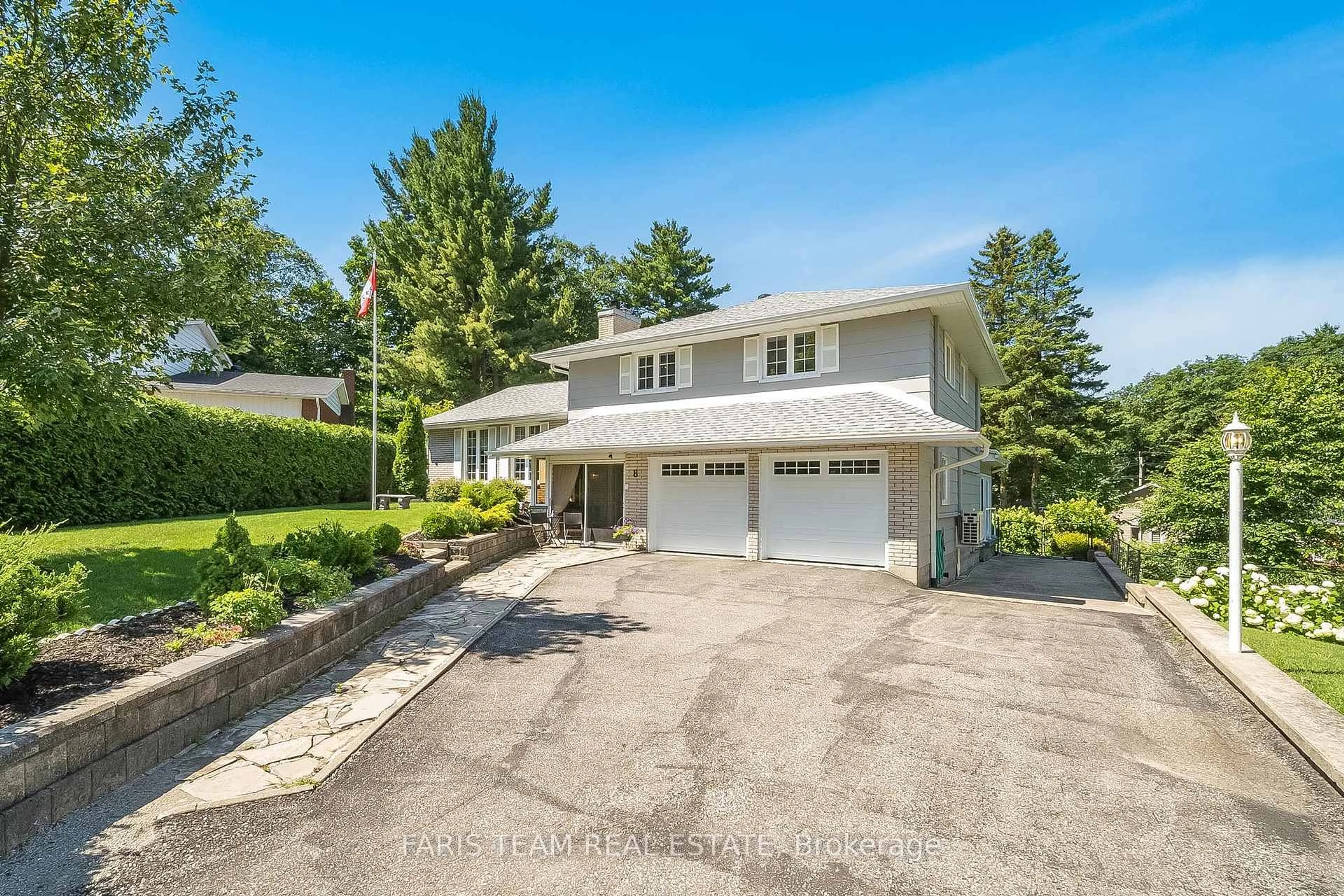 A pic from outside/outdoor area/front of a property/back of a property/a pic from drone, street for 8 Viel St, Penetanguishene Ontario L9M 1H8