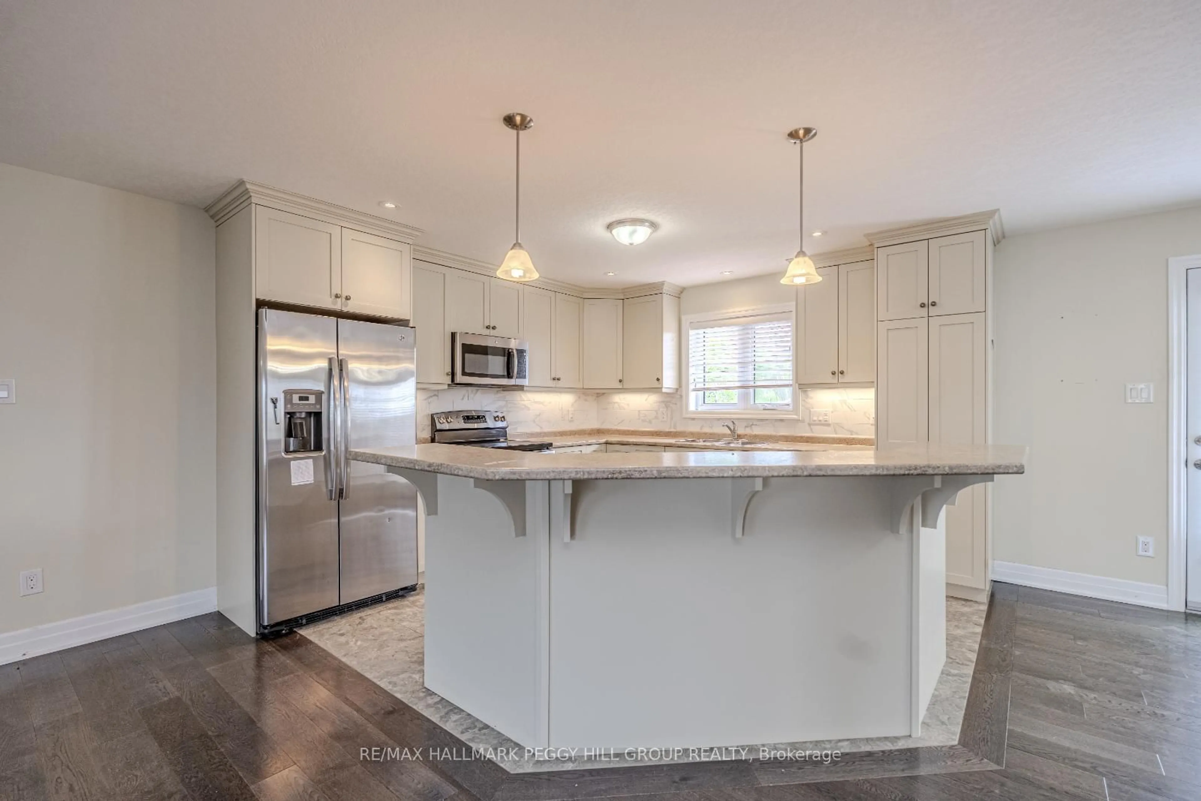Open concept kitchen, unknown for 10 Grew Cres, Penetanguishene Ontario L9M 0A4