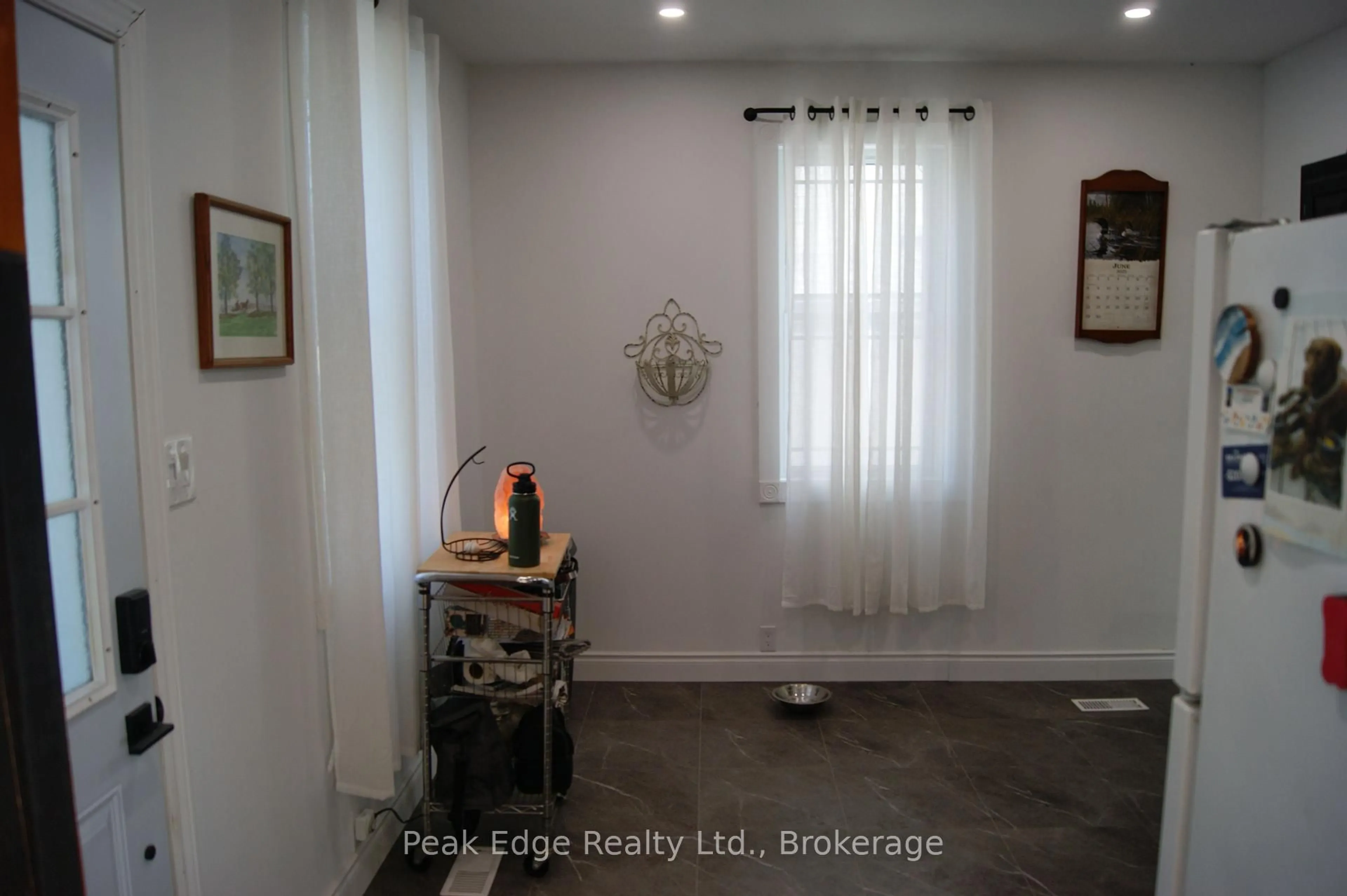A pic of a room for 86 Sixth St, Midland Ontario L4R 3X2