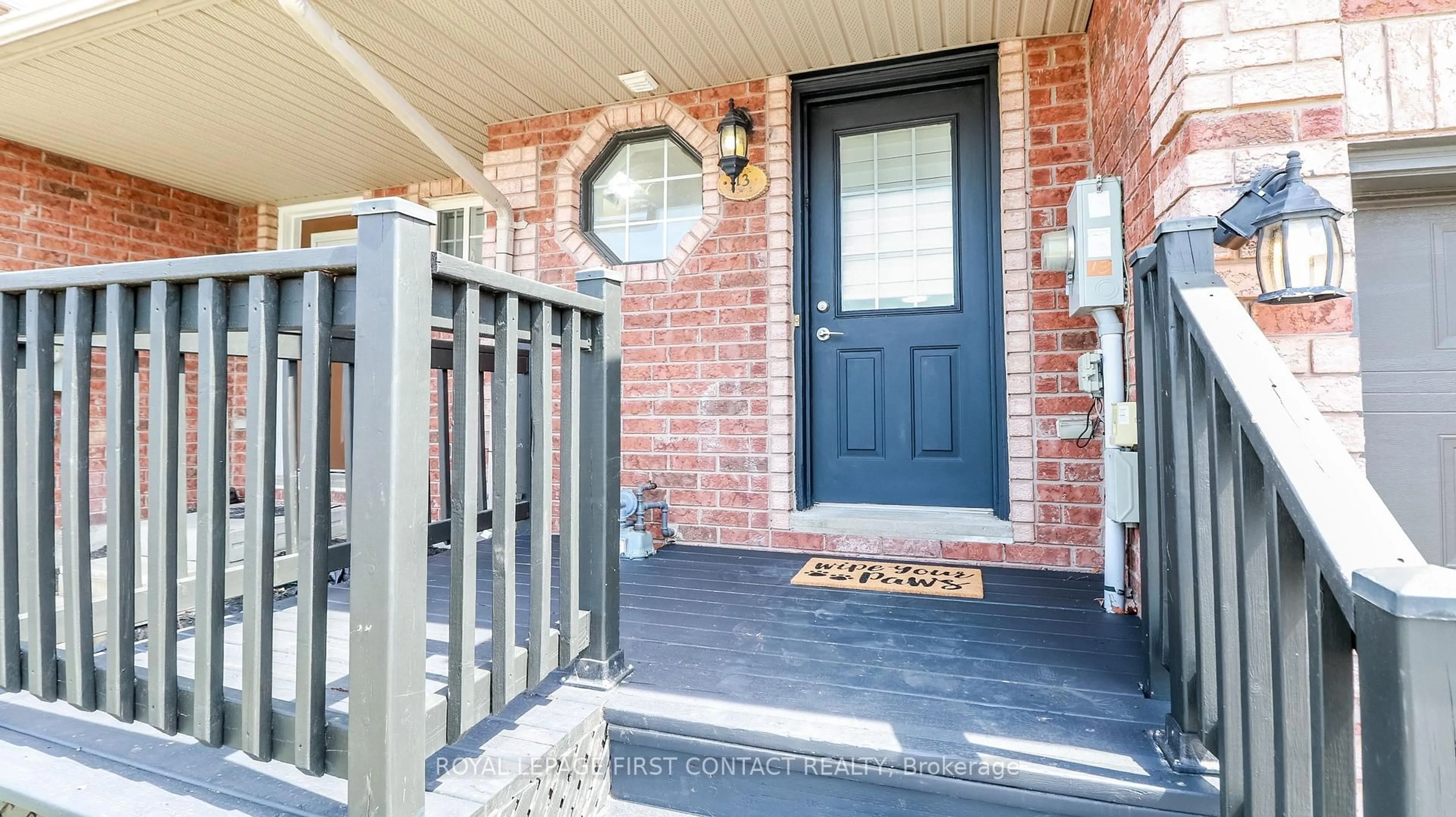 Indoor entryway for 13 Lee Cres, Barrie Ontario L4N 9Z5