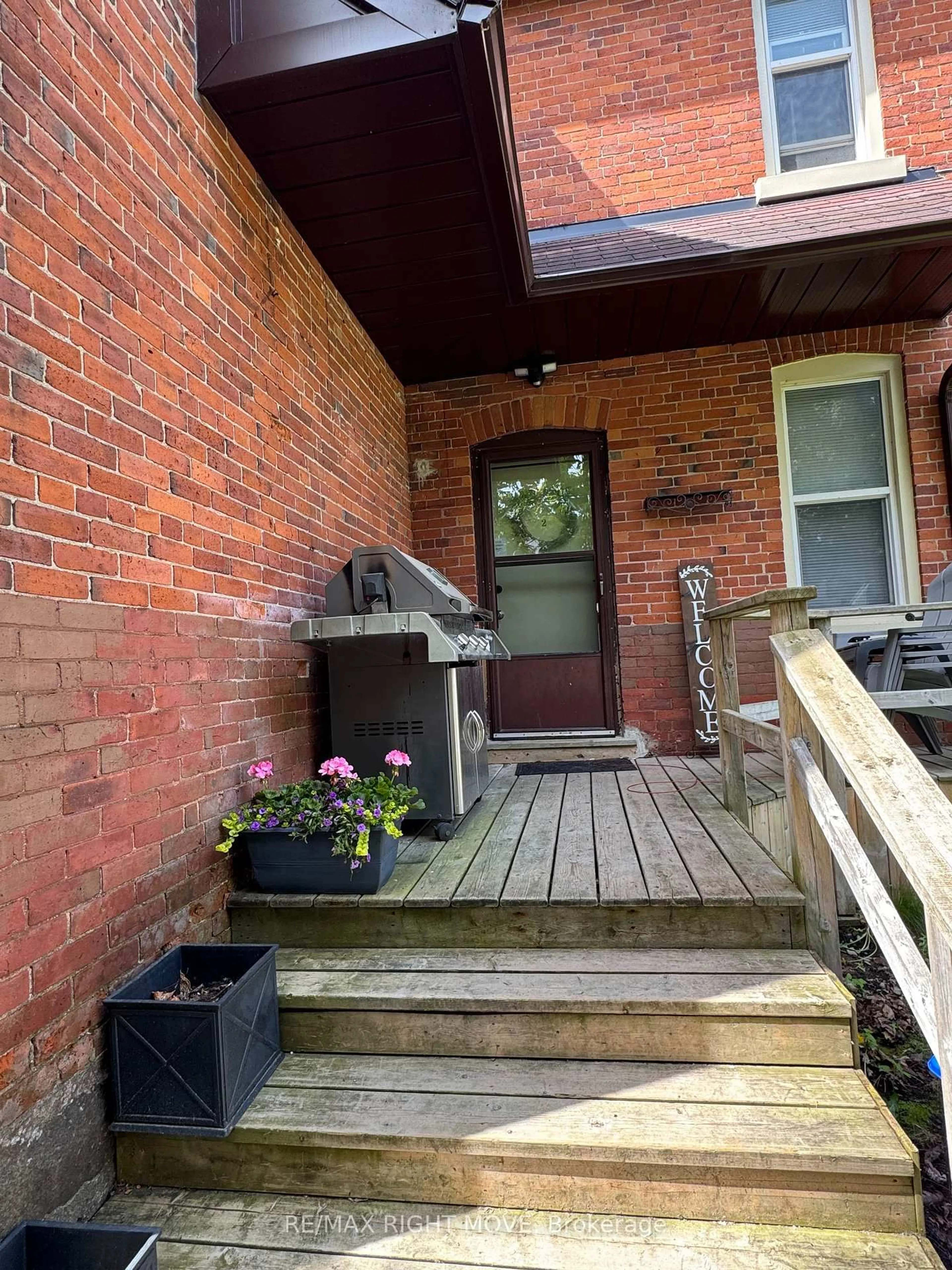 Unknown for 264 Mississaga St, Orillia Ontario L3V 3B8