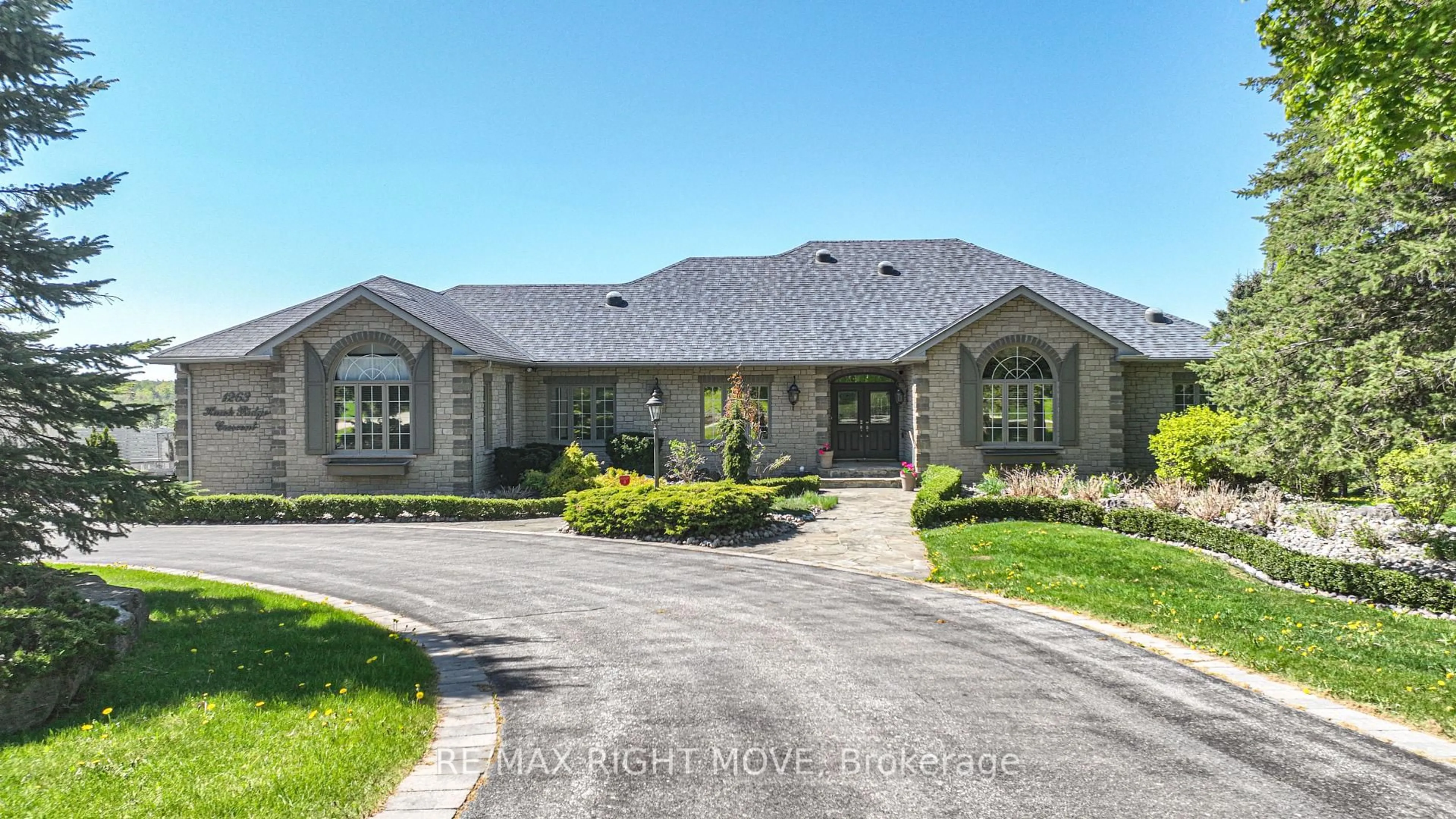 Home with brick exterior material, unknown for 1263 Hawk Ridge Cres, Severn Ontario L3V 0Y6