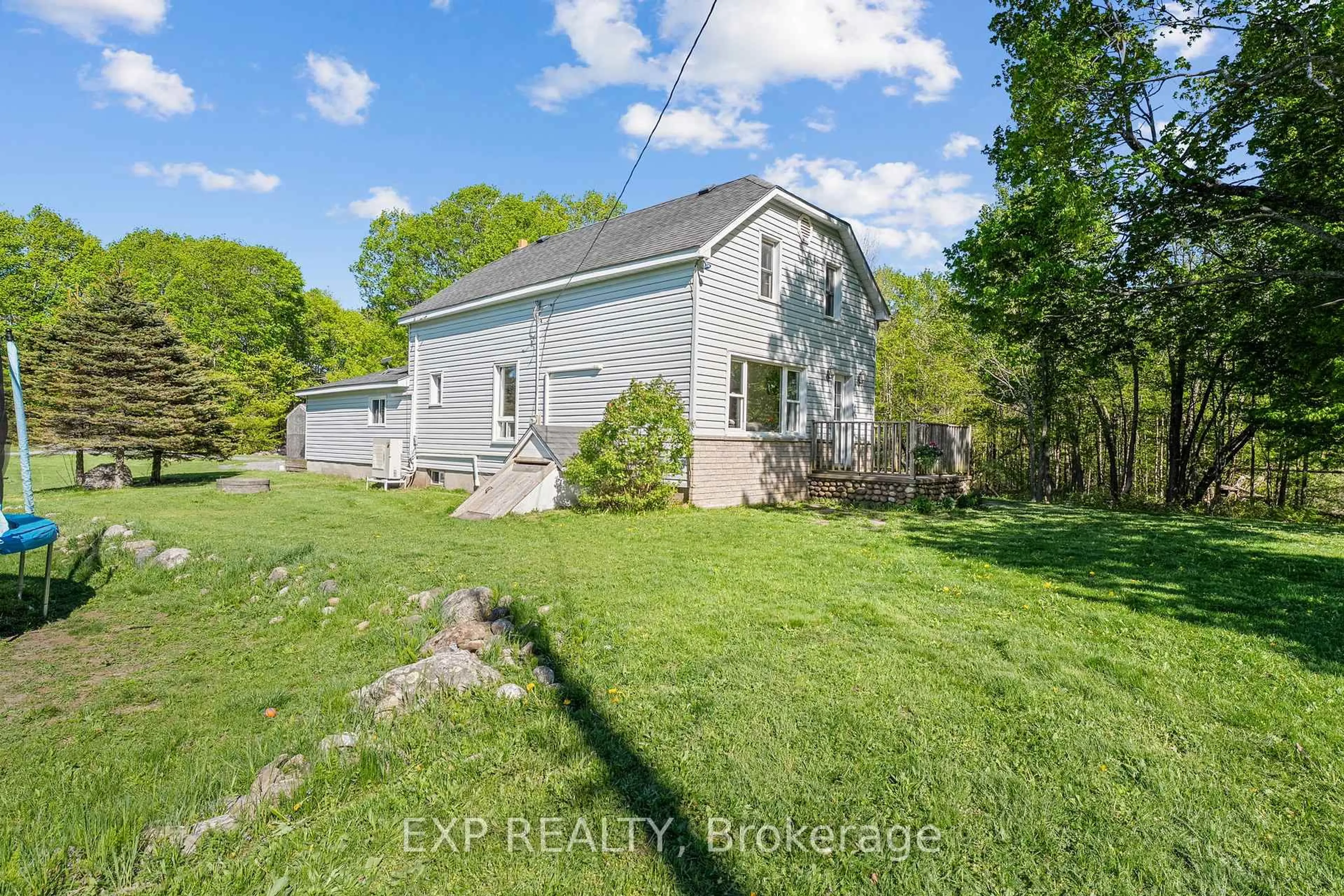A pic from outside/outdoor area/front of a property/back of a property/a pic from drone, unknown for 1433 Methodist Point Rd, Tiny Ontario L9M 0S6
