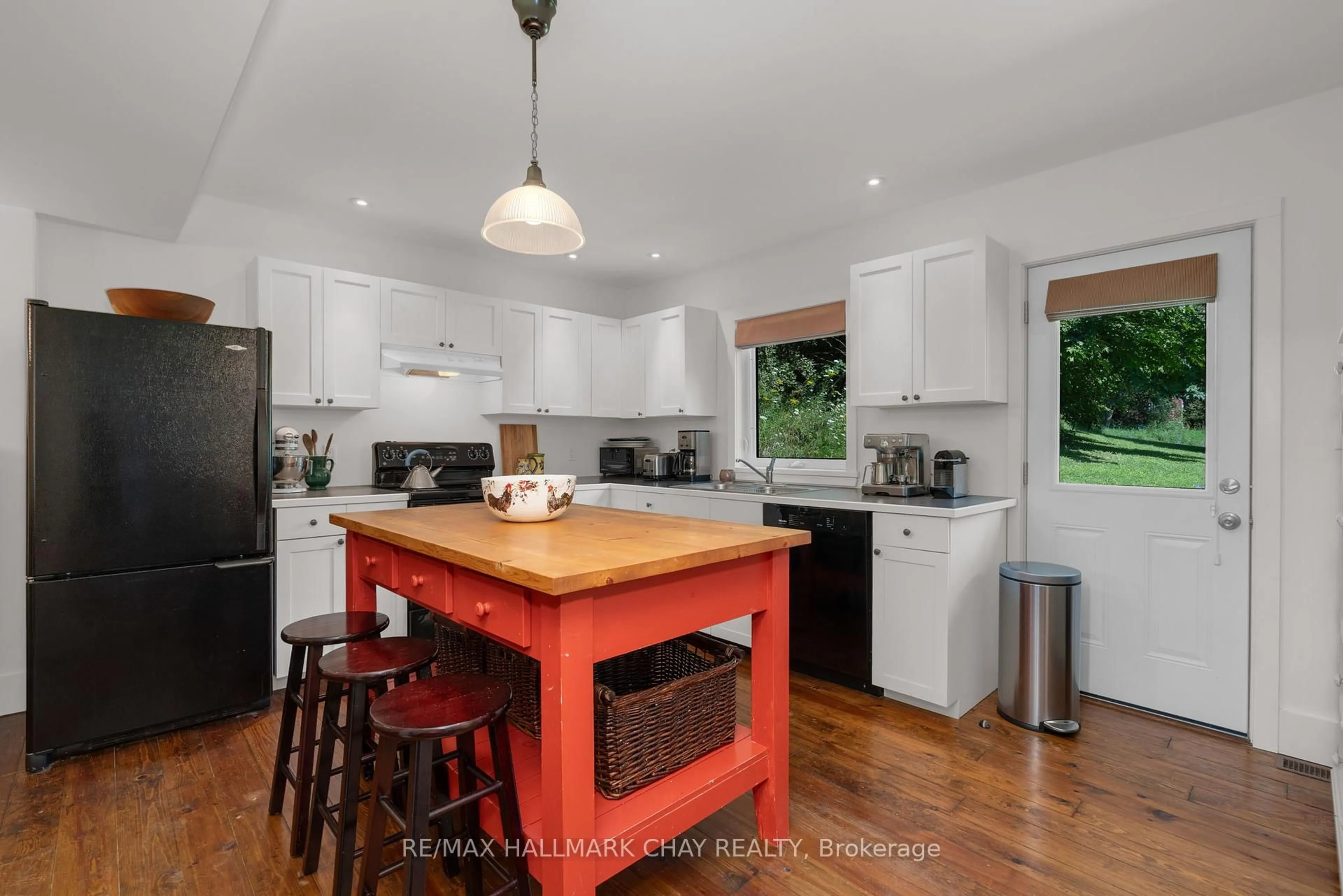 Open concept kitchen, unknown for 8930 County Road 9, Clearview Ontario L0M 1G0