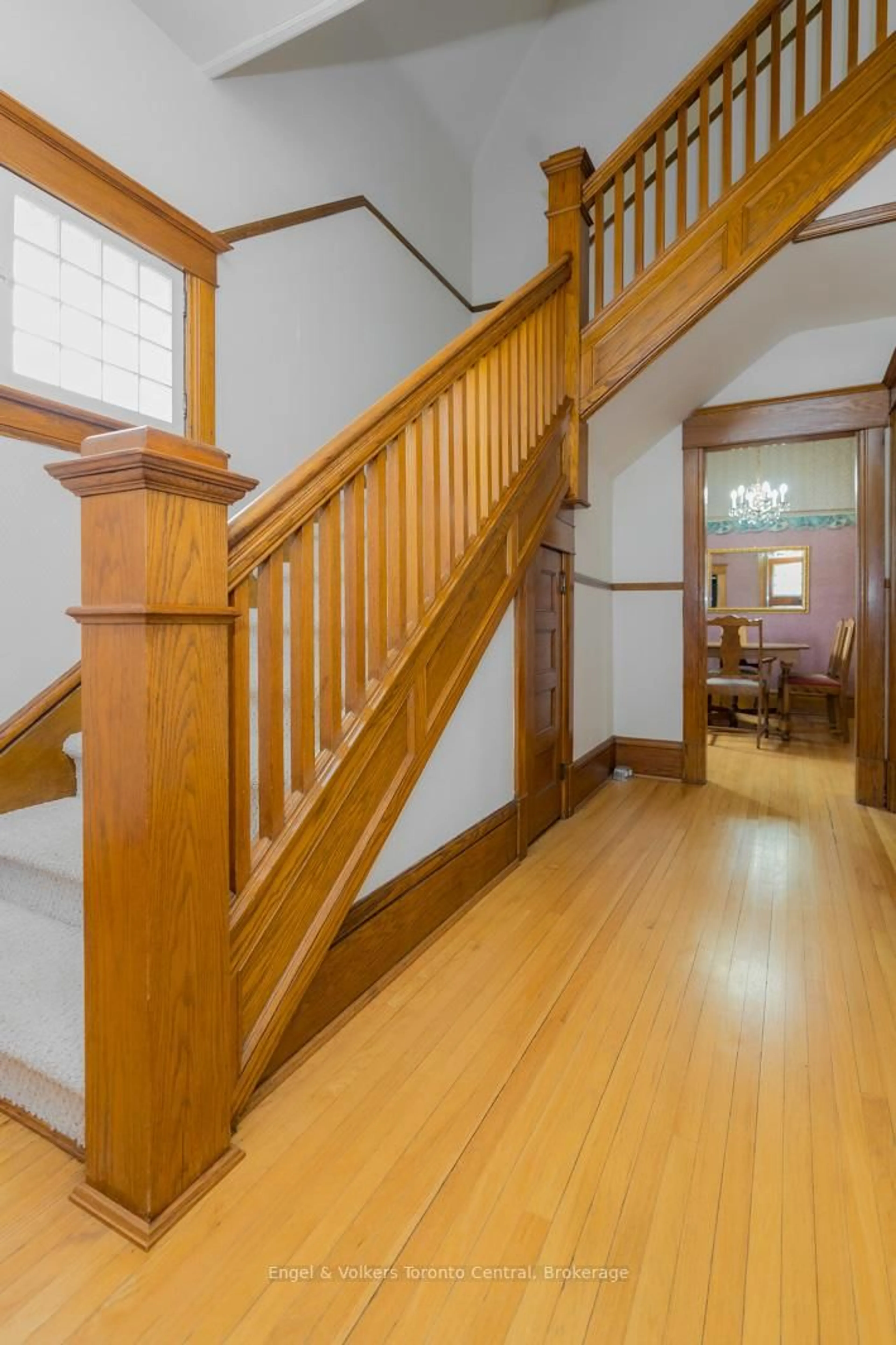 Stairs for 299 Napier St, Collingwood Ontario L9Y 3T6