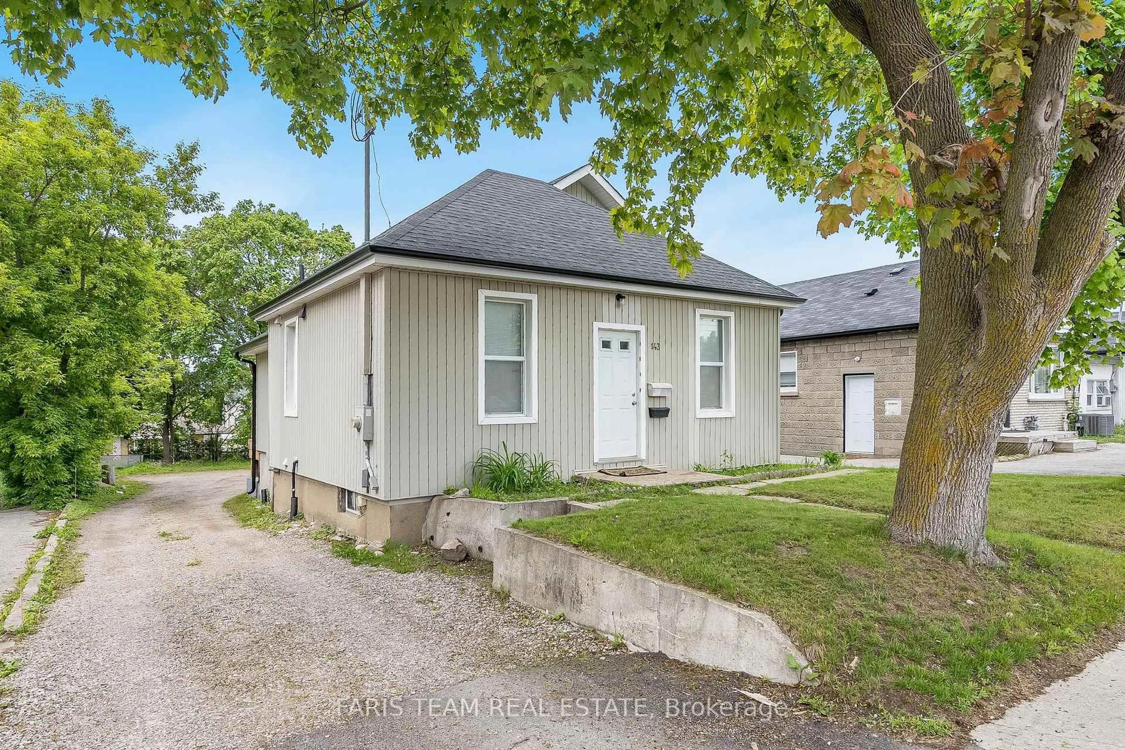 A pic from outside/outdoor area/front of a property/back of a property/a pic from drone, street for 143 Burton Ave, Barrie Ontario L4N 2R9