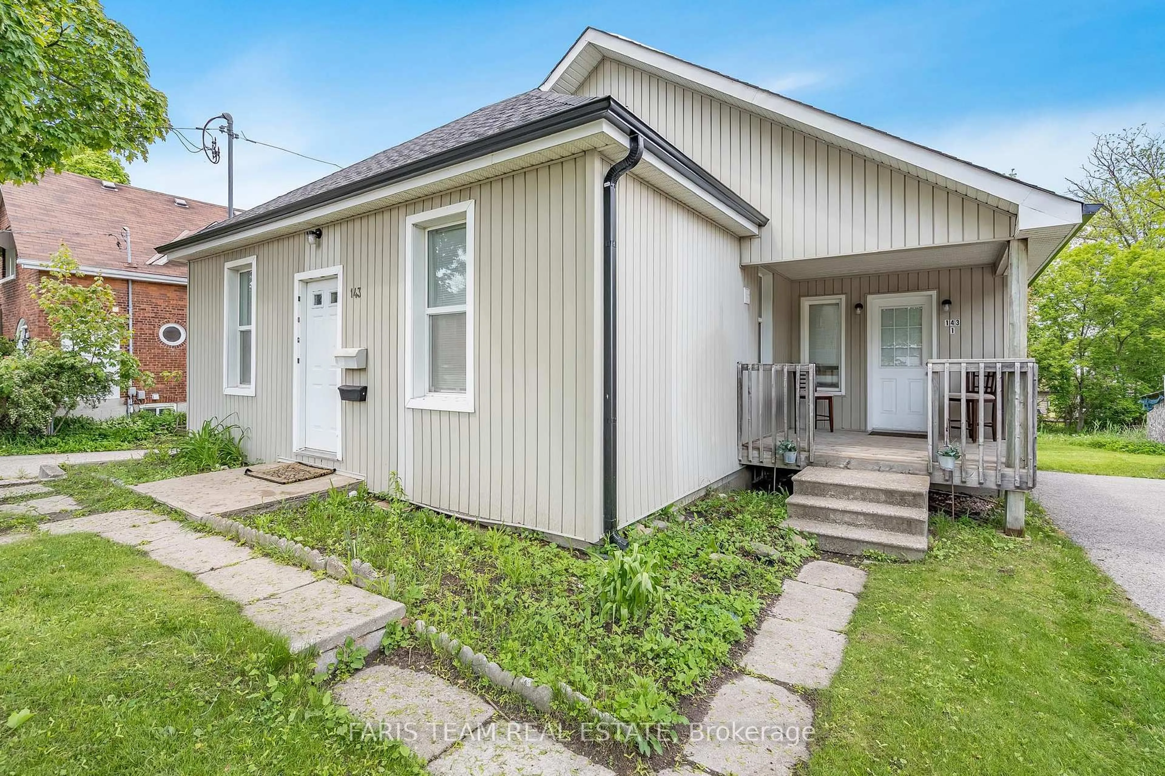 Home with vinyl exterior material, street for 143 Burton Ave, Barrie Ontario L4N 2R9