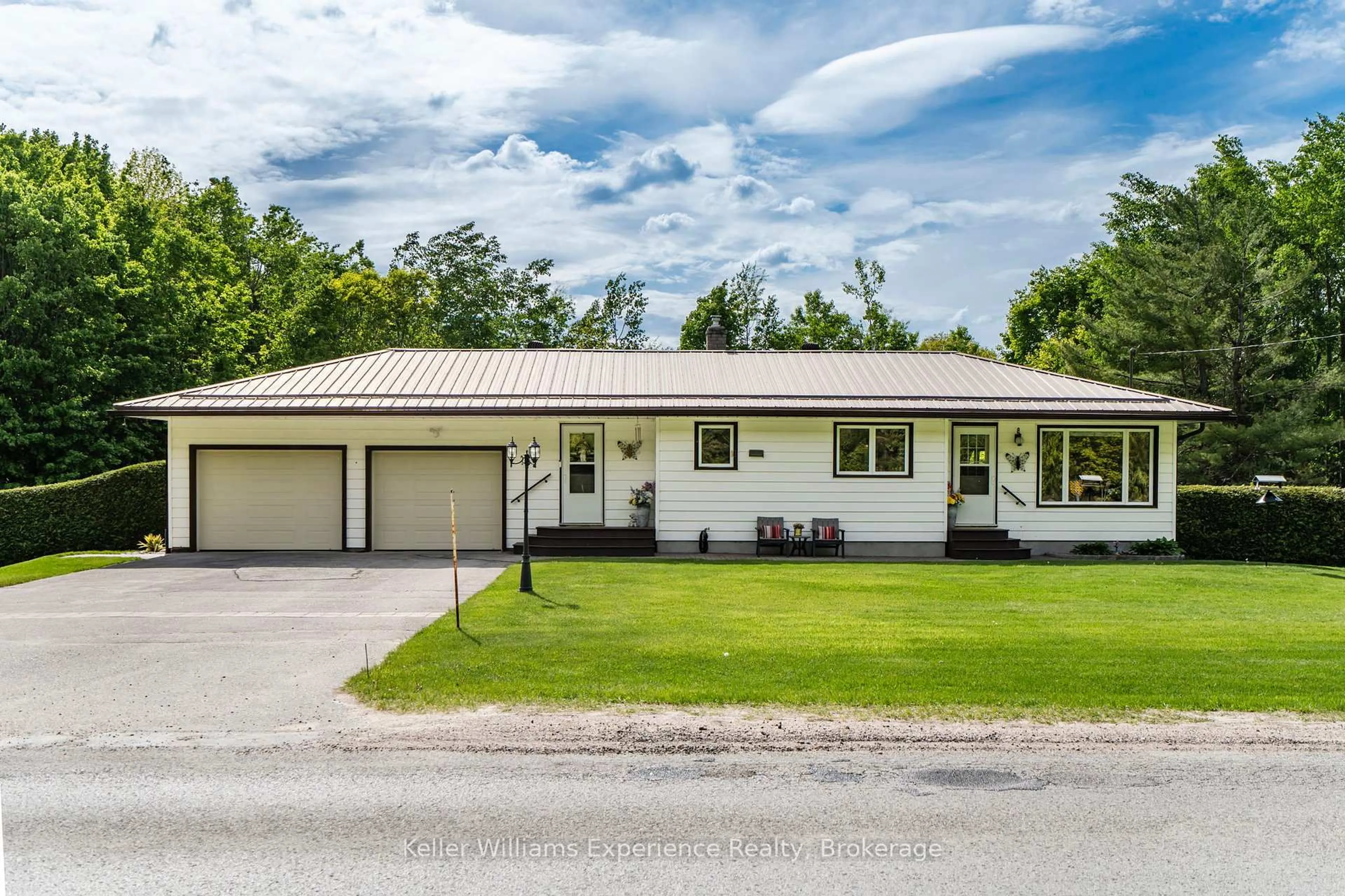 A pic from outside/outdoor area/front of a property/back of a property/a pic from drone, street for 450 Concession 11 Rd, Tiny Ontario L0L 2J0