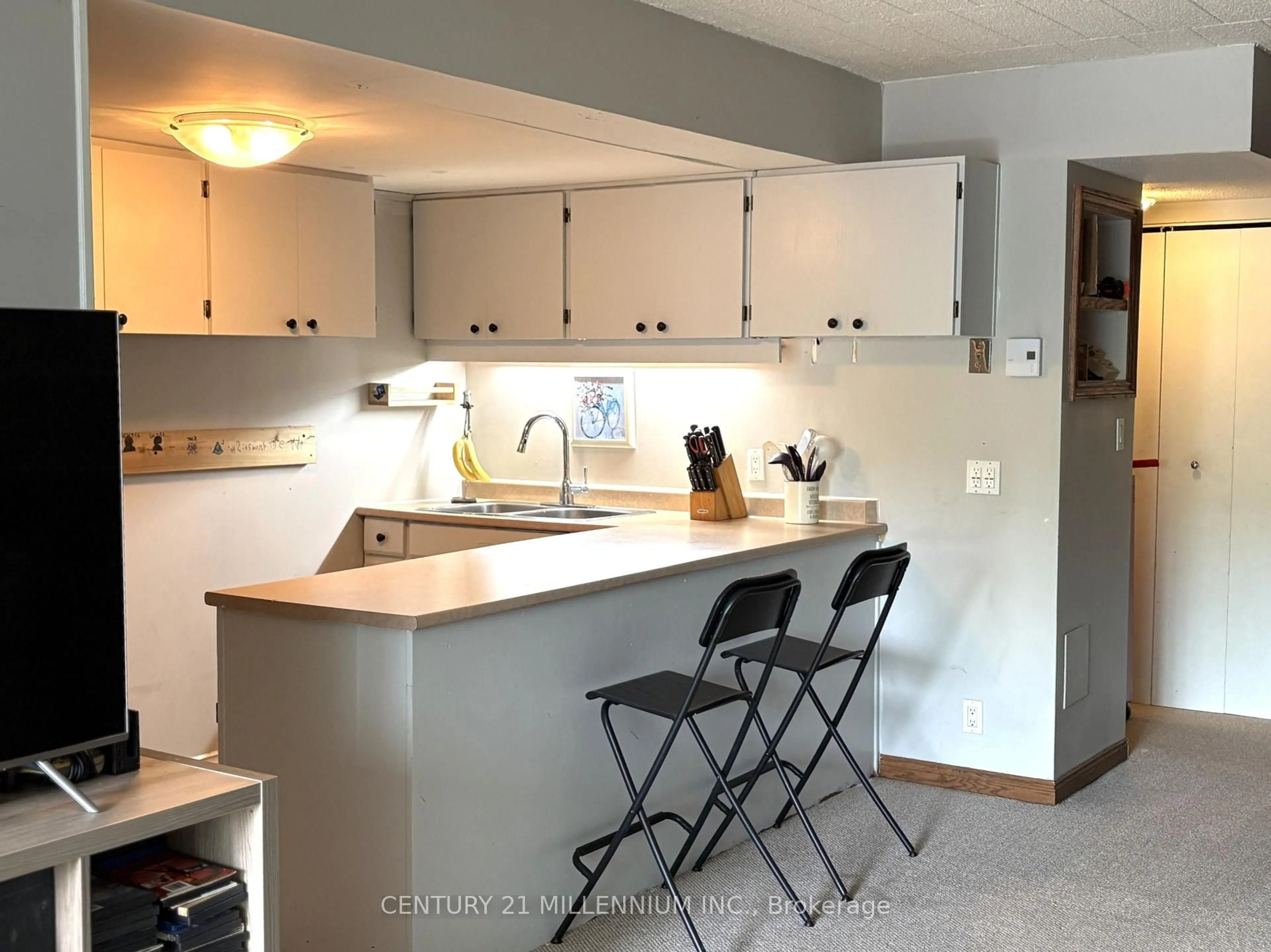 Open concept kitchen, unknown for 1102 Horseshoe Valley Rd #114, Oro-Medonte Ontario L4M 4Y8