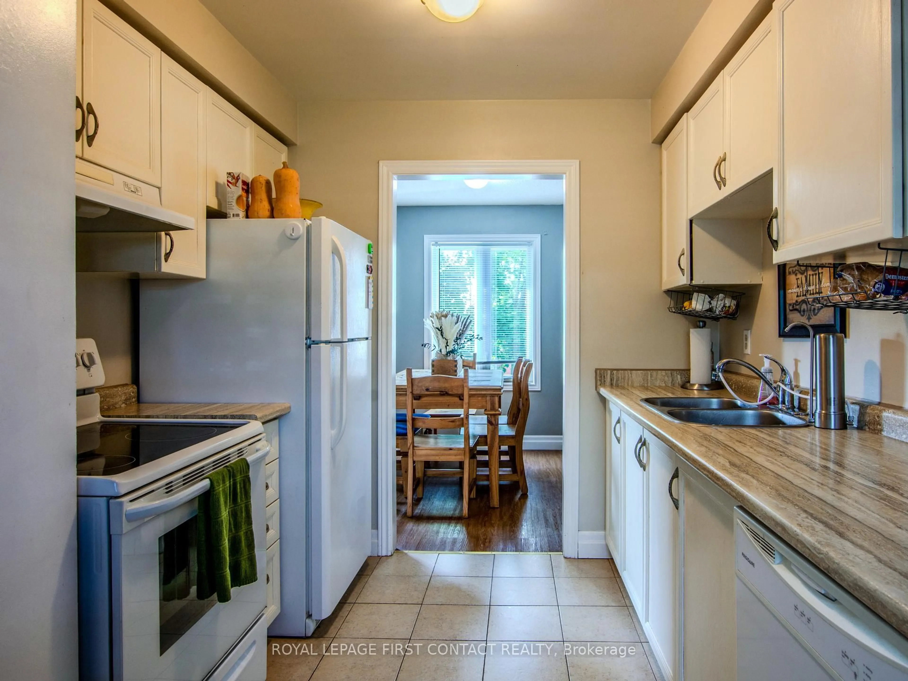 Standard kitchen, unknown for 102 Ferguson Dr, Barrie Ontario L4N 7E5