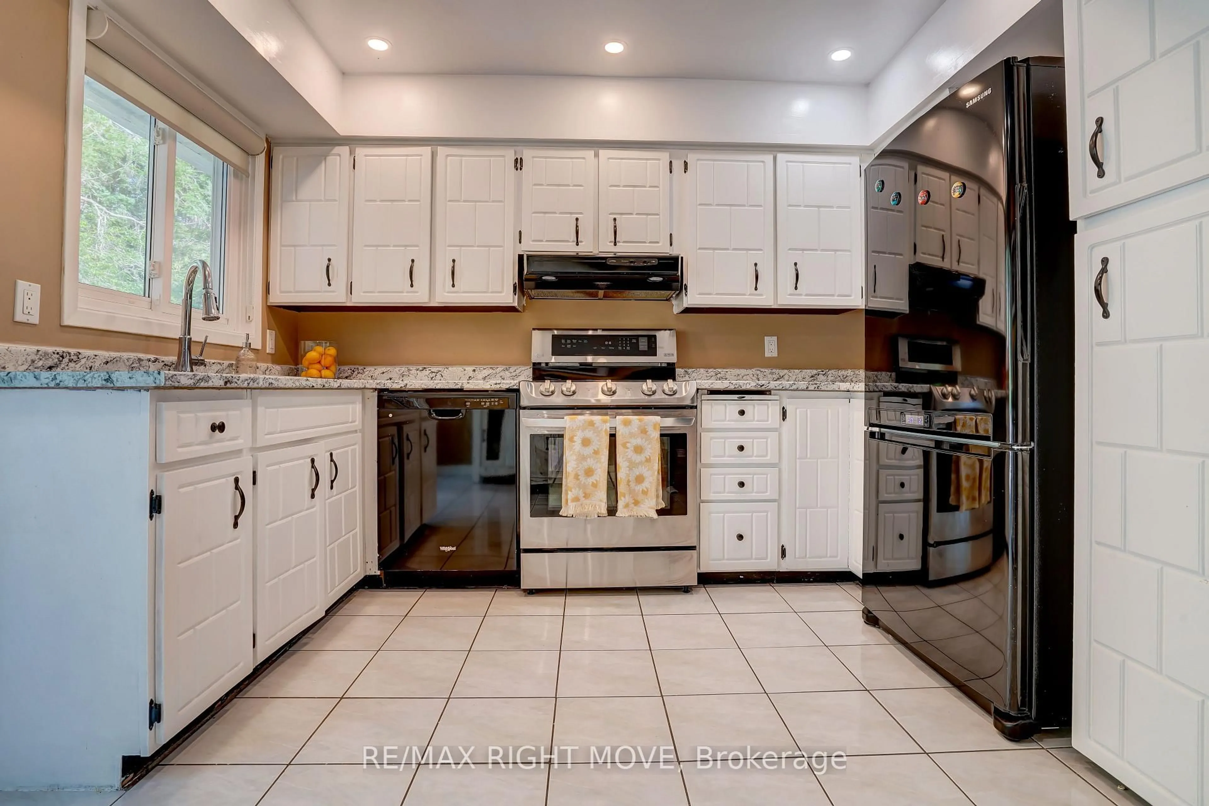 Unknown for 363 TALLWOOD Dr, Orillia Ontario L3V 2H1