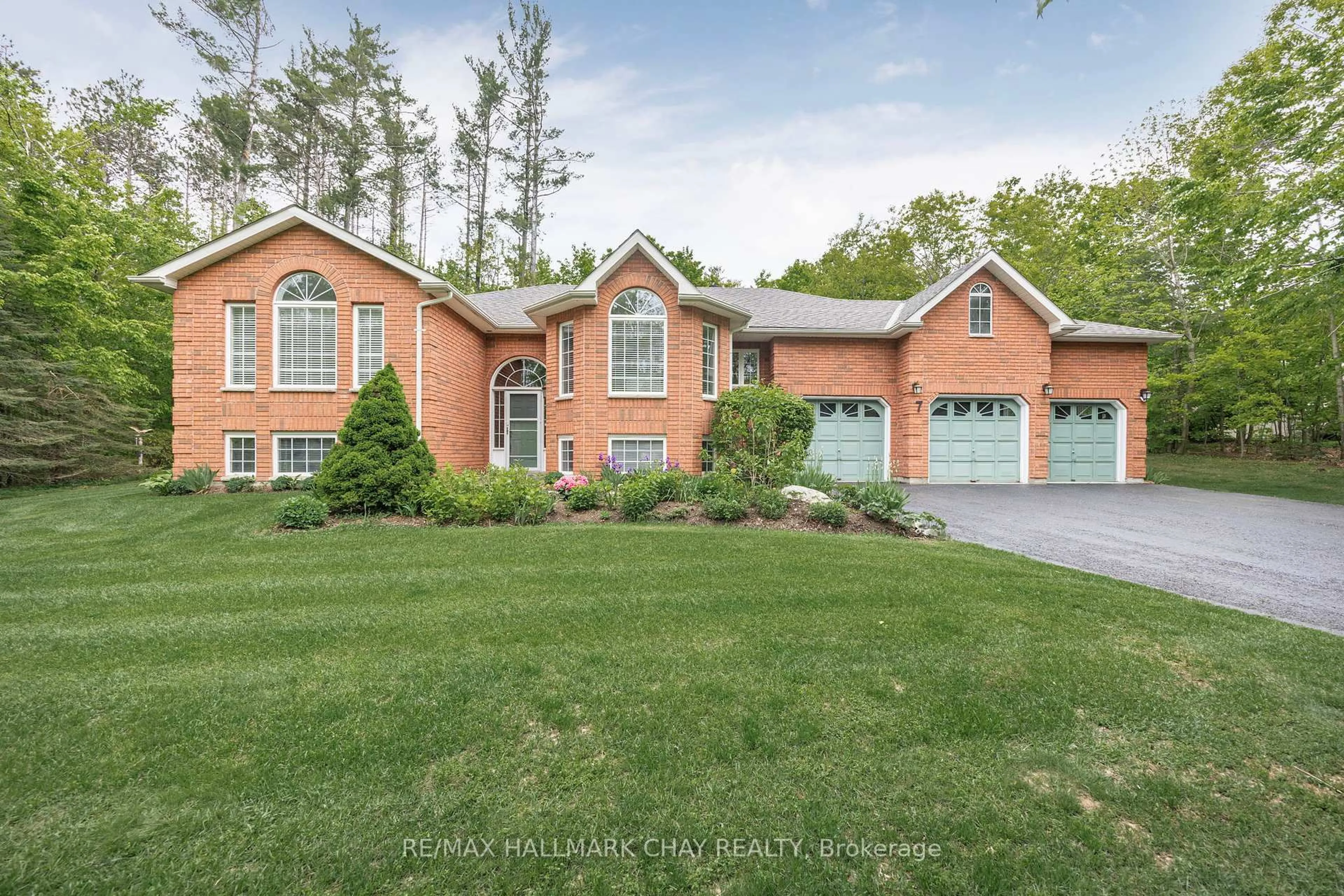 Home with brick exterior material, street for 7 Pineview Dr, Oro-Medonte Ontario L0L 2L0