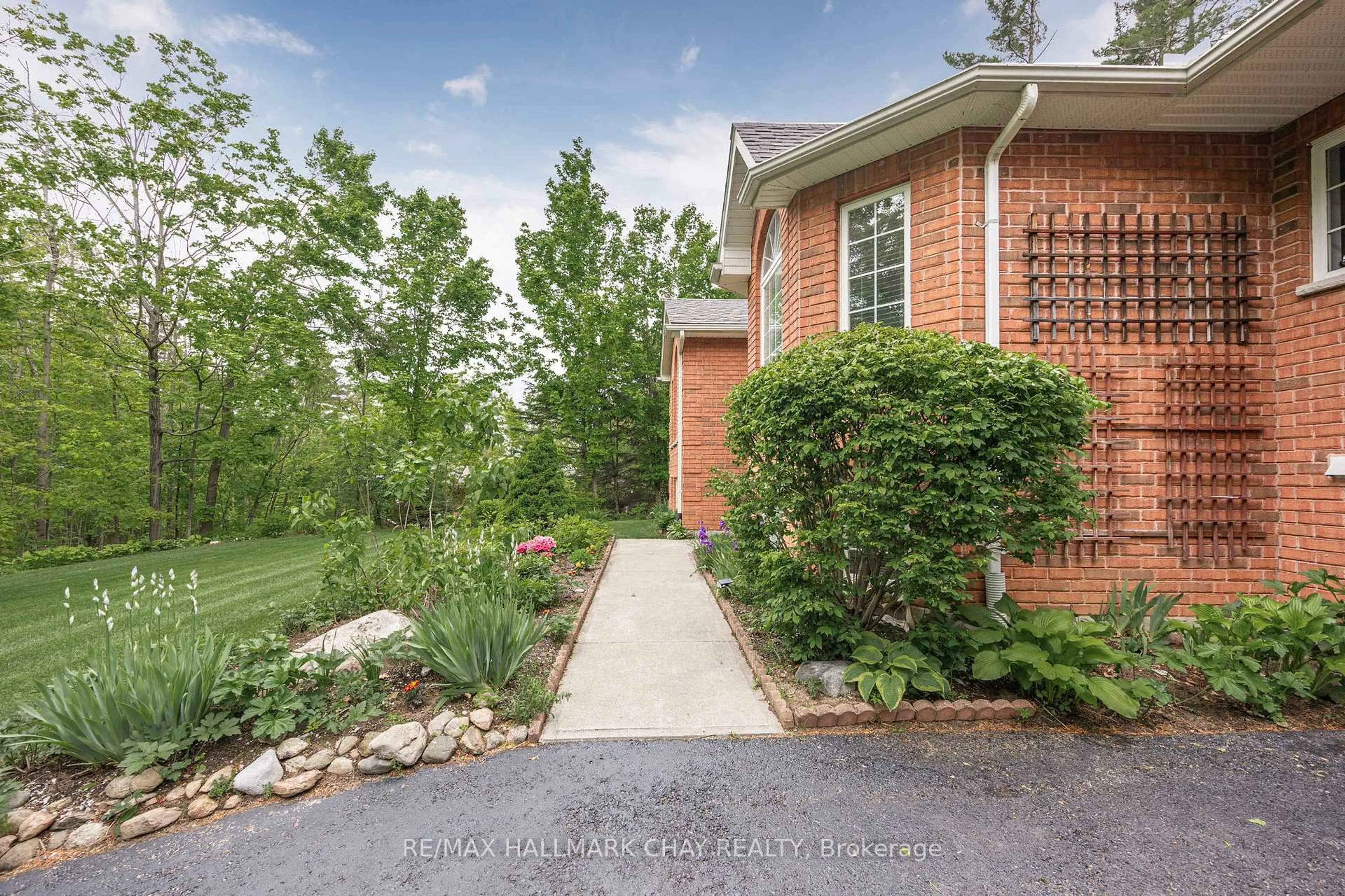 Home with brick exterior material, unknown for 7 Pineview Dr, Oro-Medonte Ontario L0L 2L0