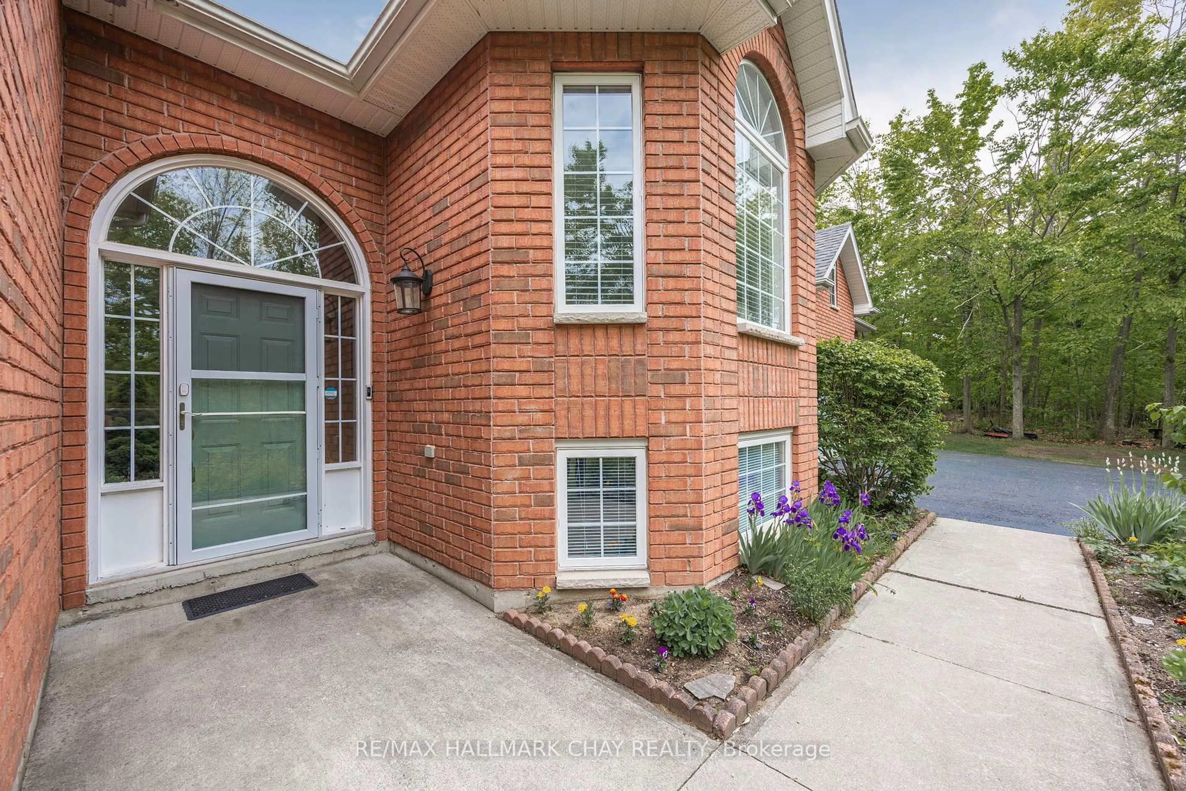 Home with brick exterior material, street for 7 Pineview Dr, Oro-Medonte Ontario L0L 2L0