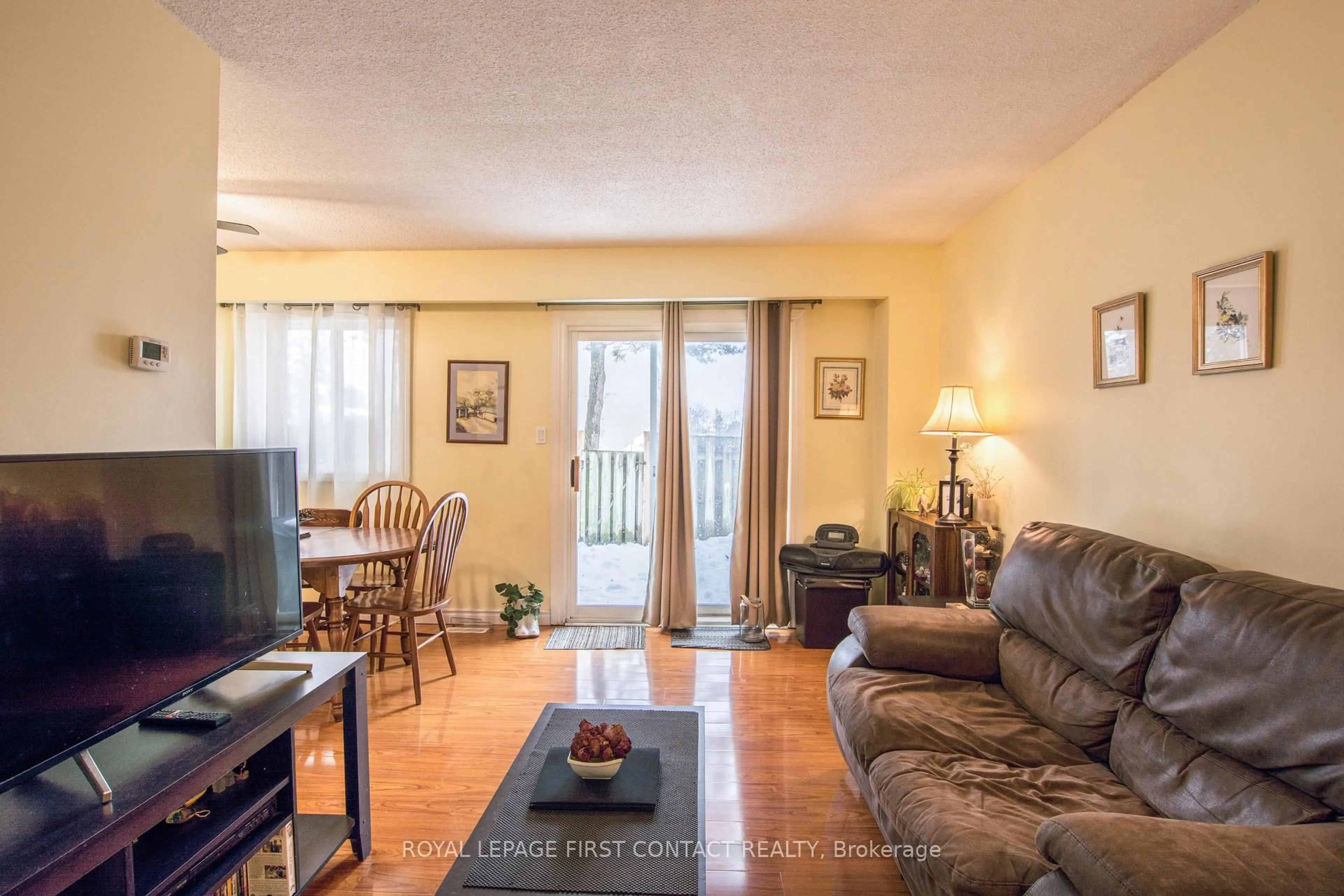 Living room with furniture, unknown for 261 Rose St #4, Barrie Ontario L4M 2V3