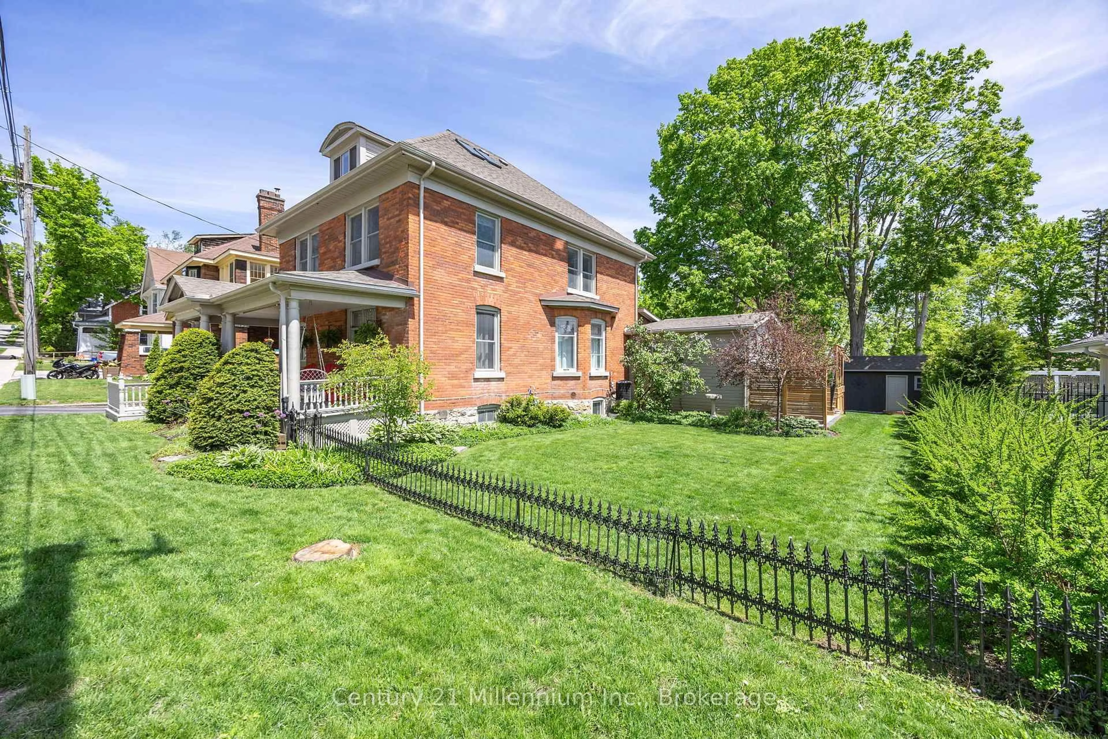 Home with brick exterior material, street for 100 Matchedash St, Orillia Ontario L3V 4T8