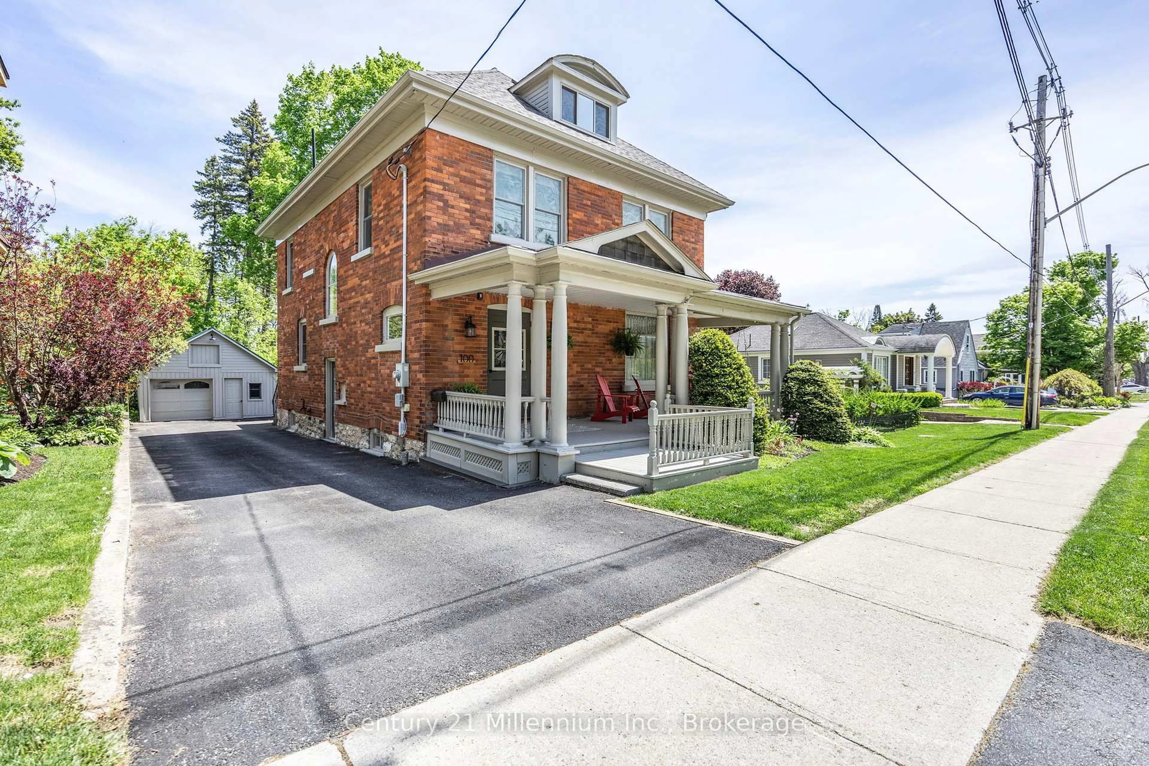 Home with brick exterior material, street for 100 Matchedash St, Orillia Ontario L3V 4T8