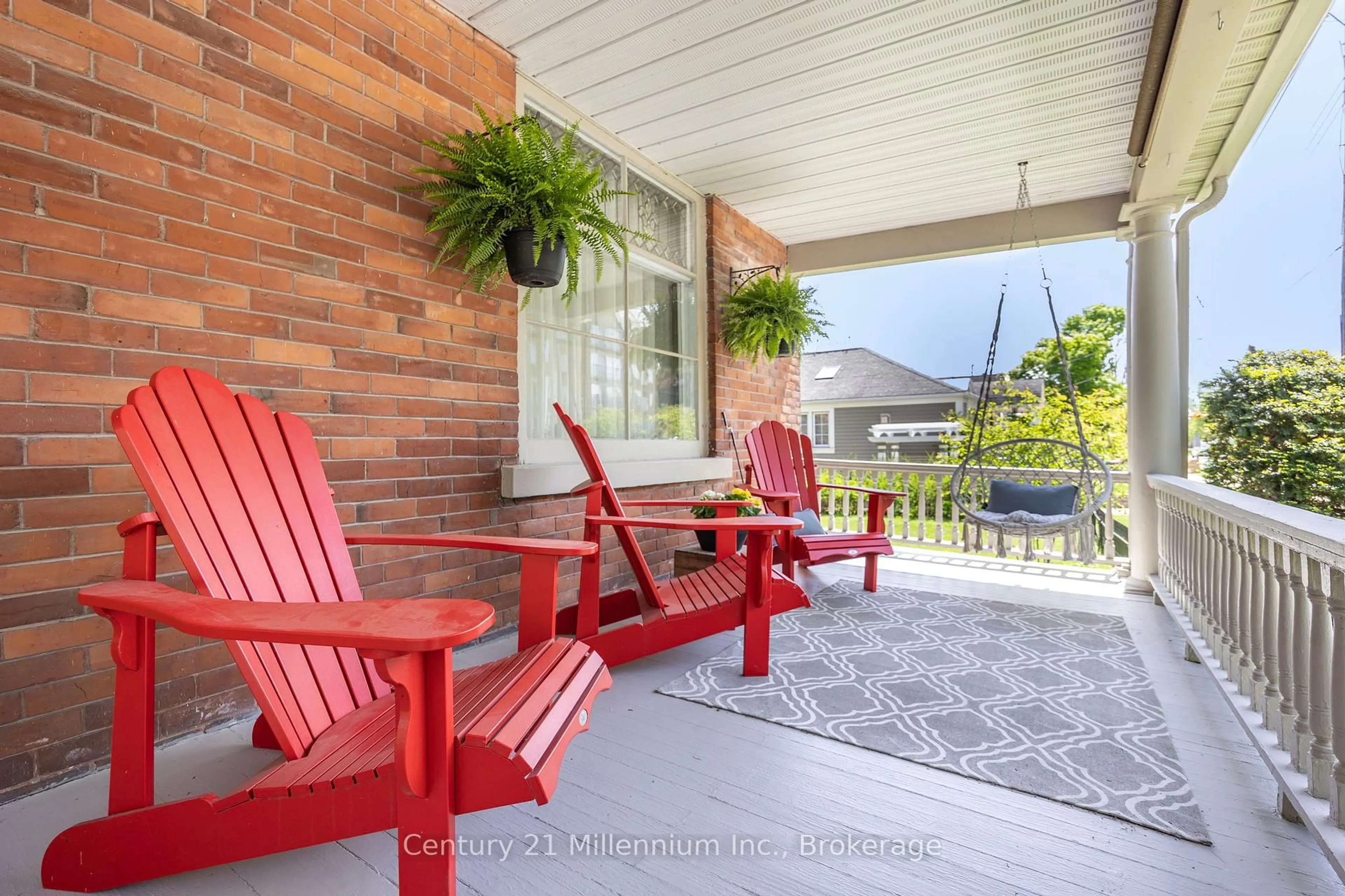 Patio, street for 100 Matchedash St, Orillia Ontario L3V 4T8