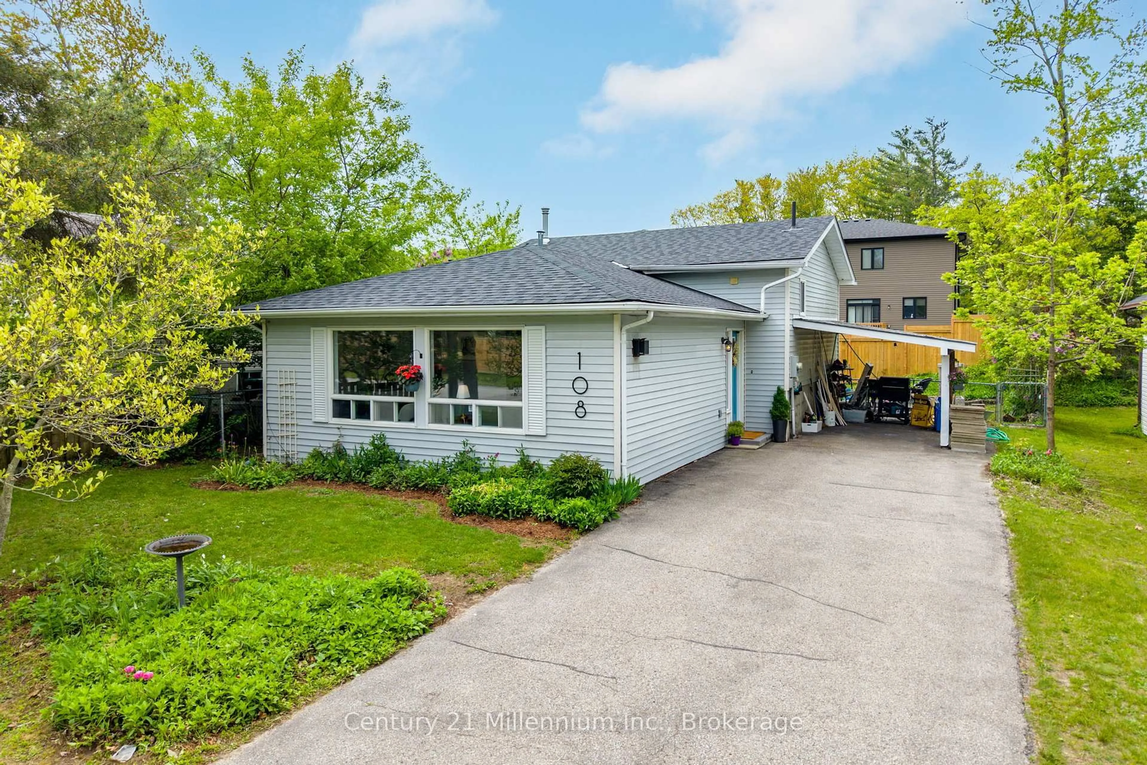 Home with vinyl exterior material, street for 108 Ansley Rd, Wasaga Beach Ontario L9Z 2N5