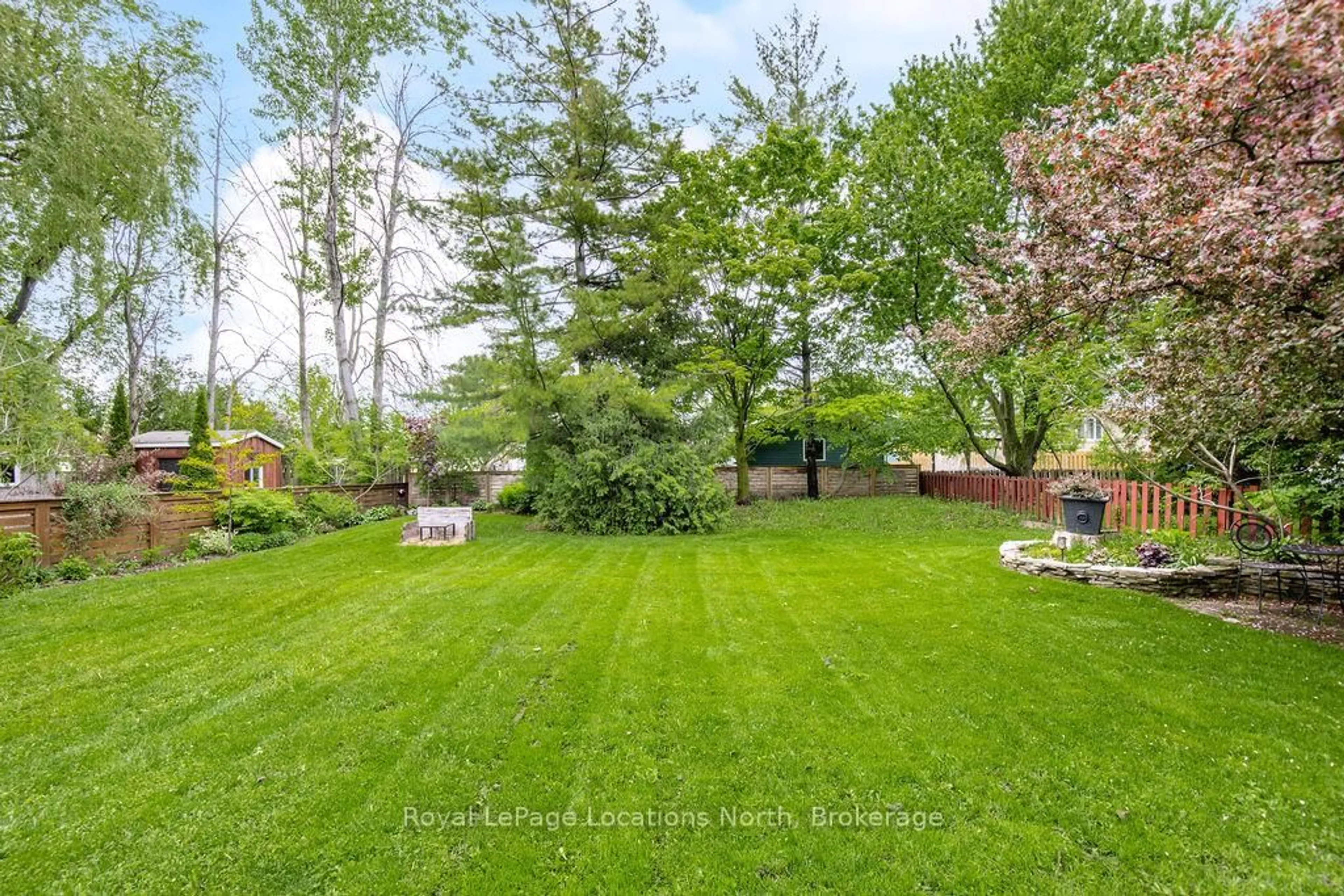 Patio, forest/trees view for 500 SIXTH St, Collingwood Ontario L9Y 1Z9