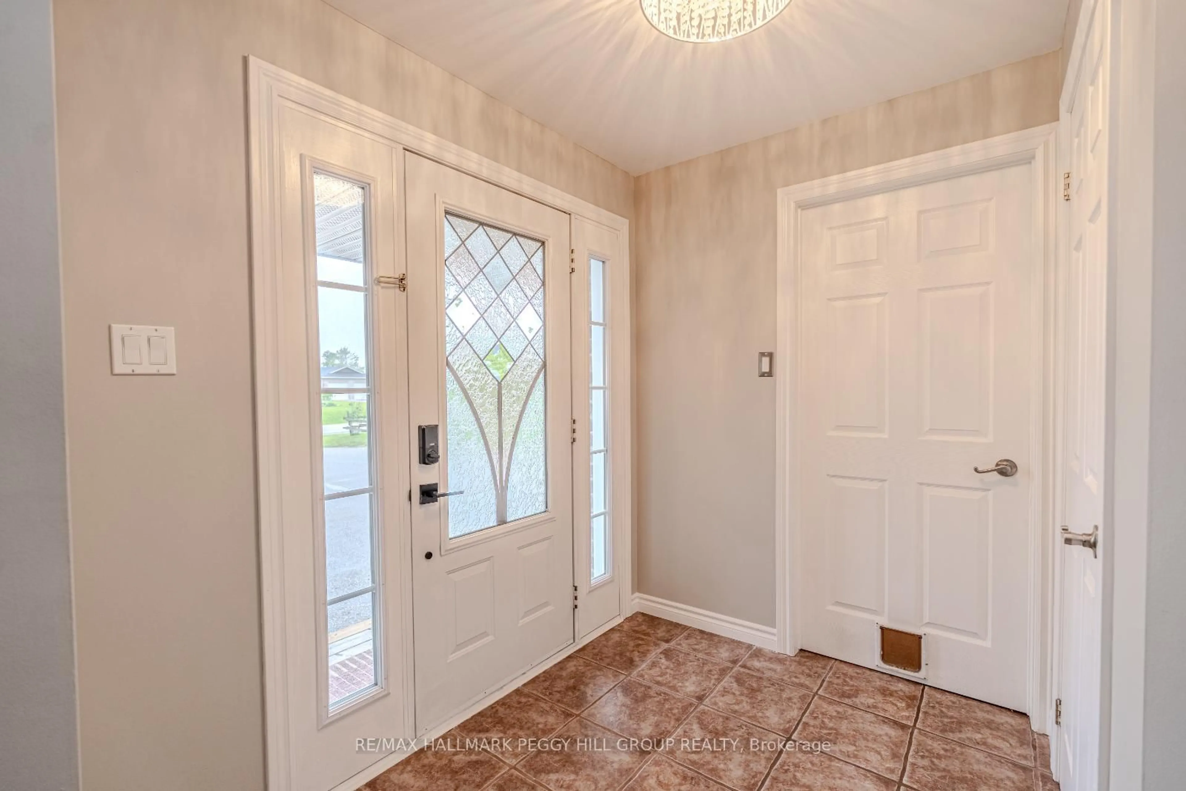Indoor entryway for 4653 Kurtis Dr, Ramara Ontario L3V 0K8