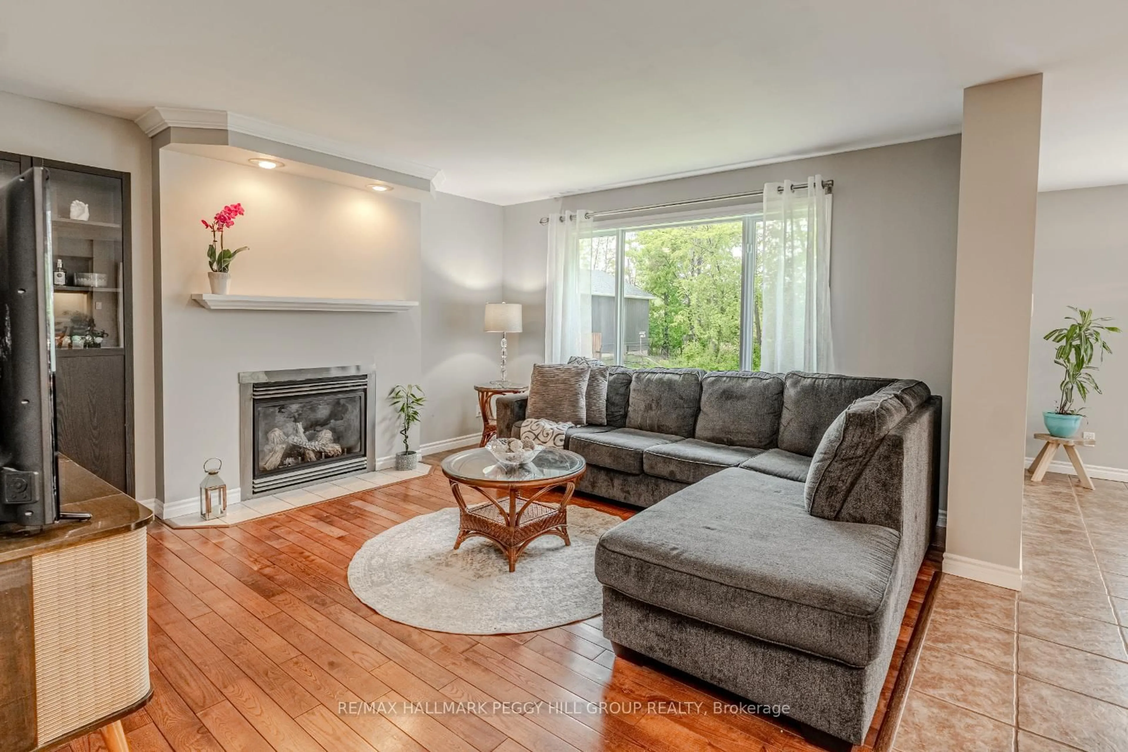 Living room with furniture, wood/laminate floor for 4653 Kurtis Dr, Ramara Ontario L3V 0K8