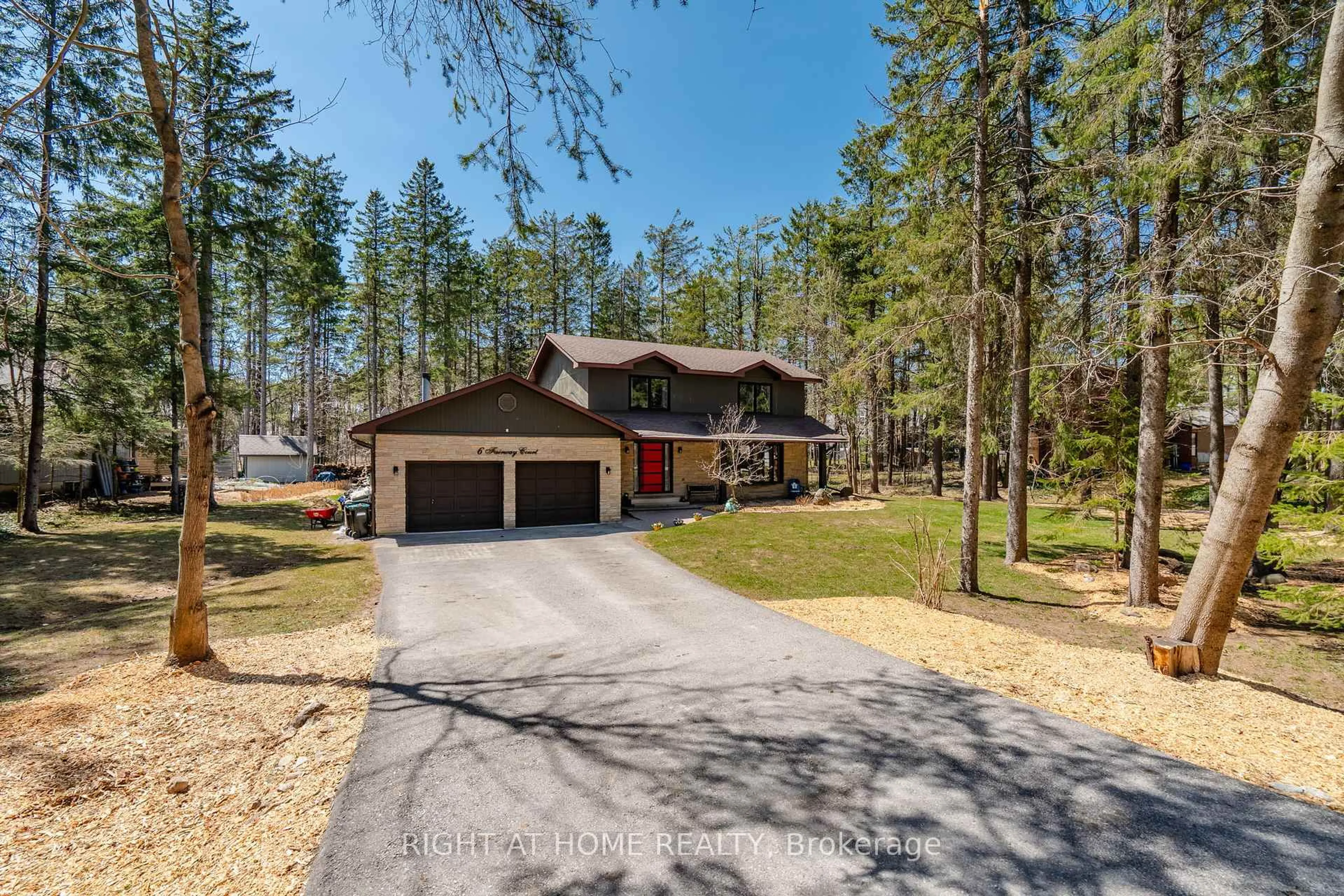 A pic from outside/outdoor area/front of a property/back of a property/a pic from drone, unknown for 6 Fairway Crt, Oro-Medonte Ontario L0L 2L0