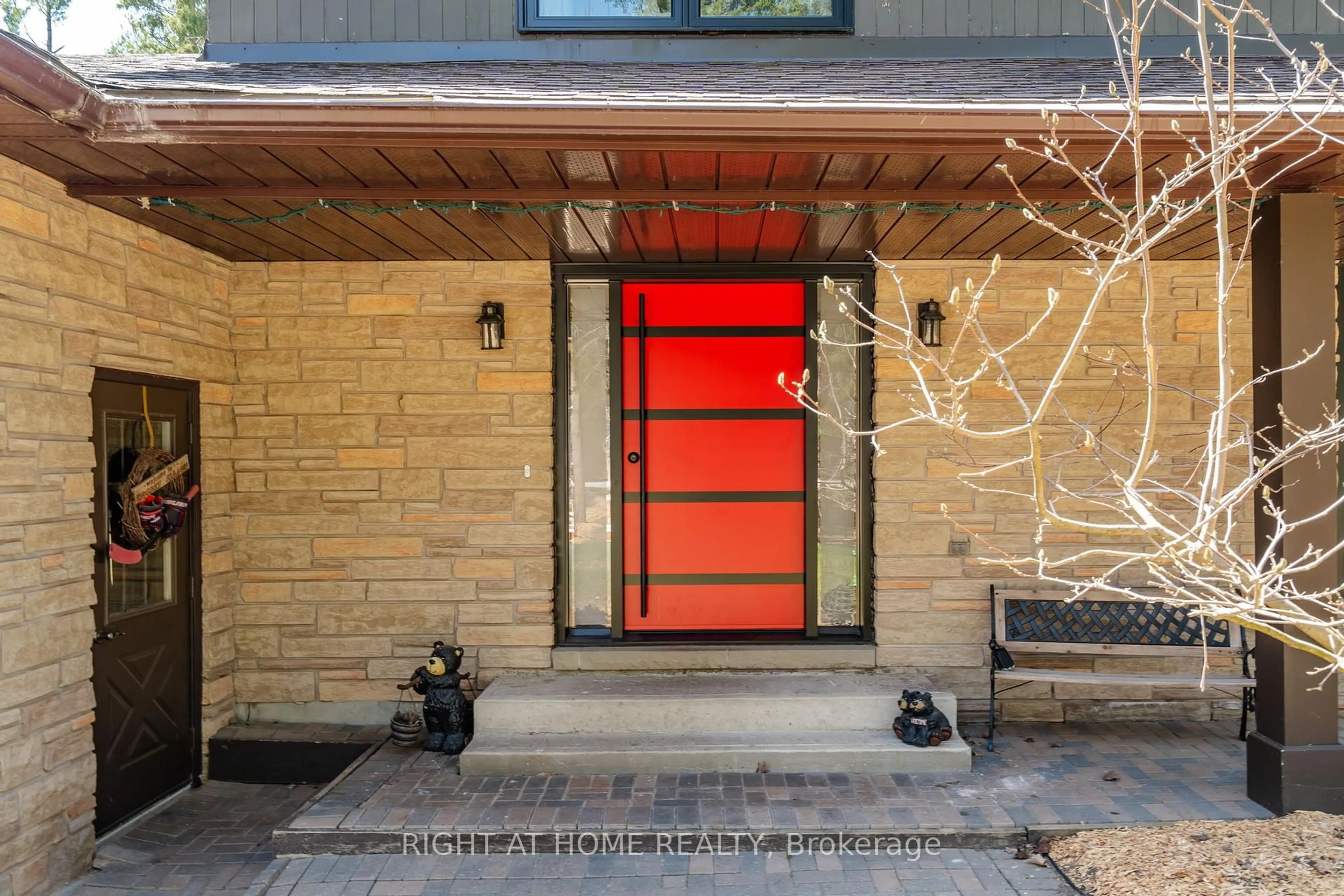 Home with brick exterior material, street for 6 Fairway Crt, Oro-Medonte Ontario L0L 2L0