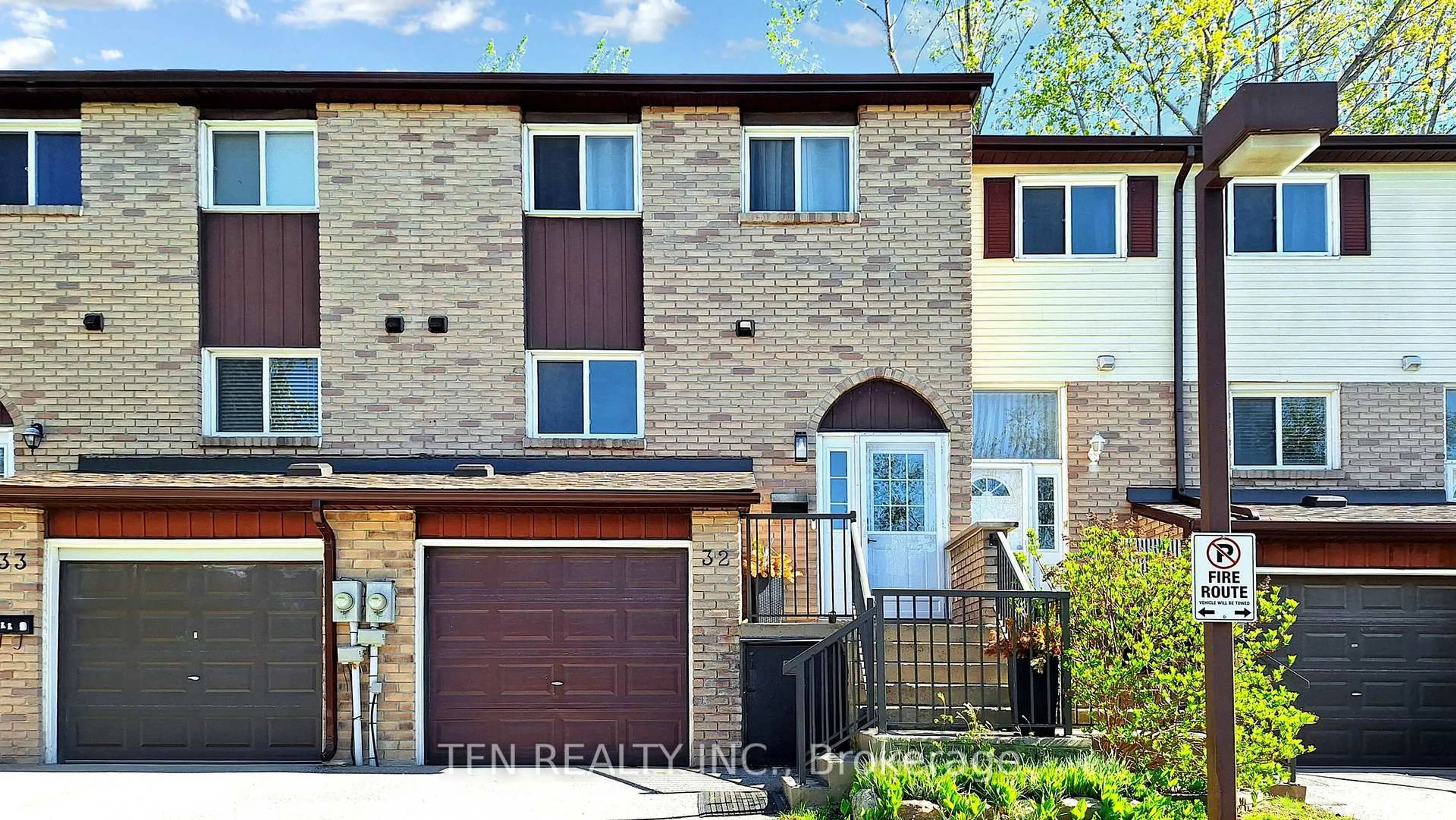 Home with brick exterior material, street for 52 Adelaide St #32, Barrie Ontario L4N 3T5