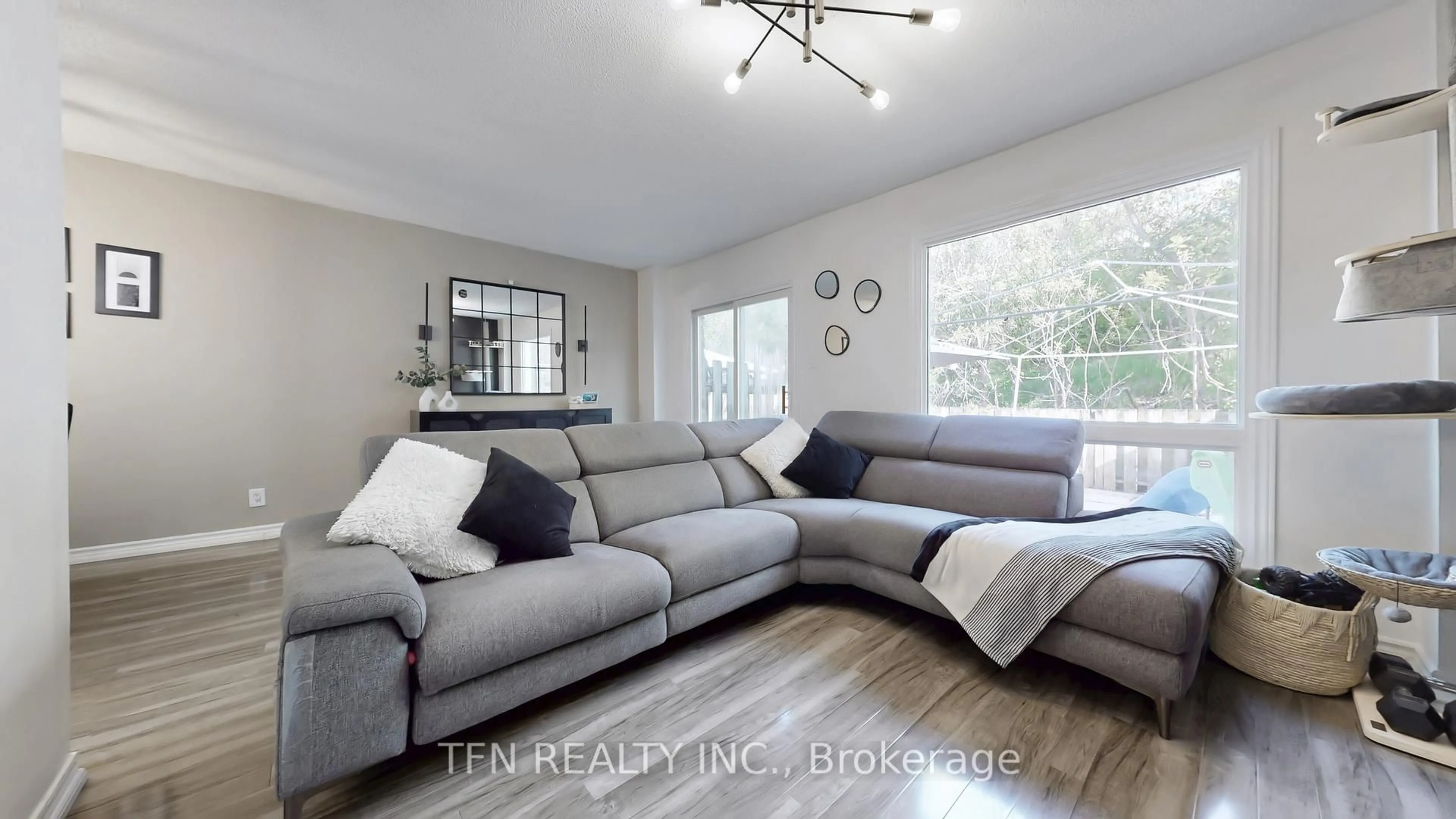Living room with furniture, unknown for 52 Adelaide St #32, Barrie Ontario L4N 3T5