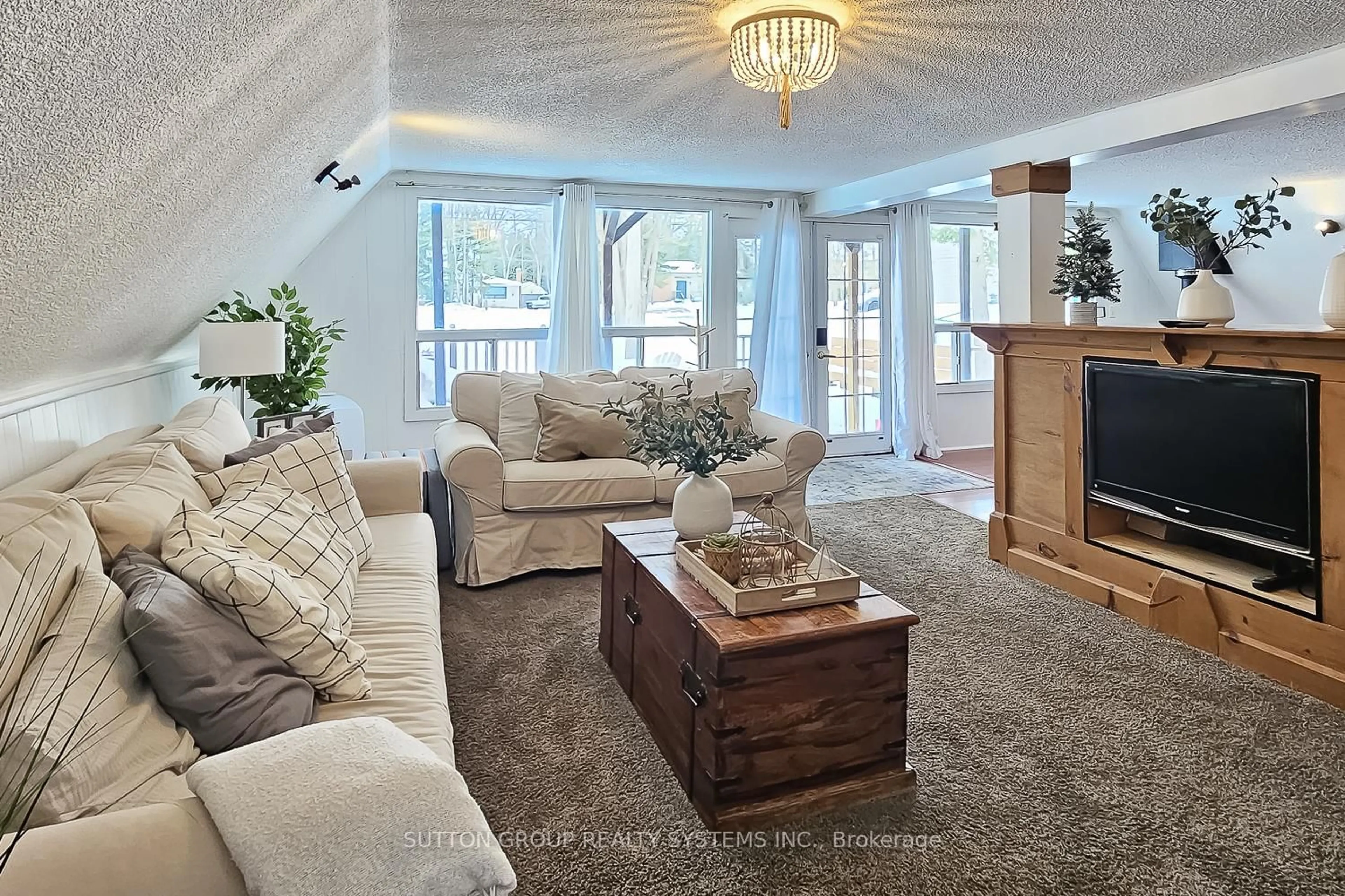 Living room with furniture, carpet floor for 1670 Mosley St, Wasaga Beach Ontario L9Z 2A1