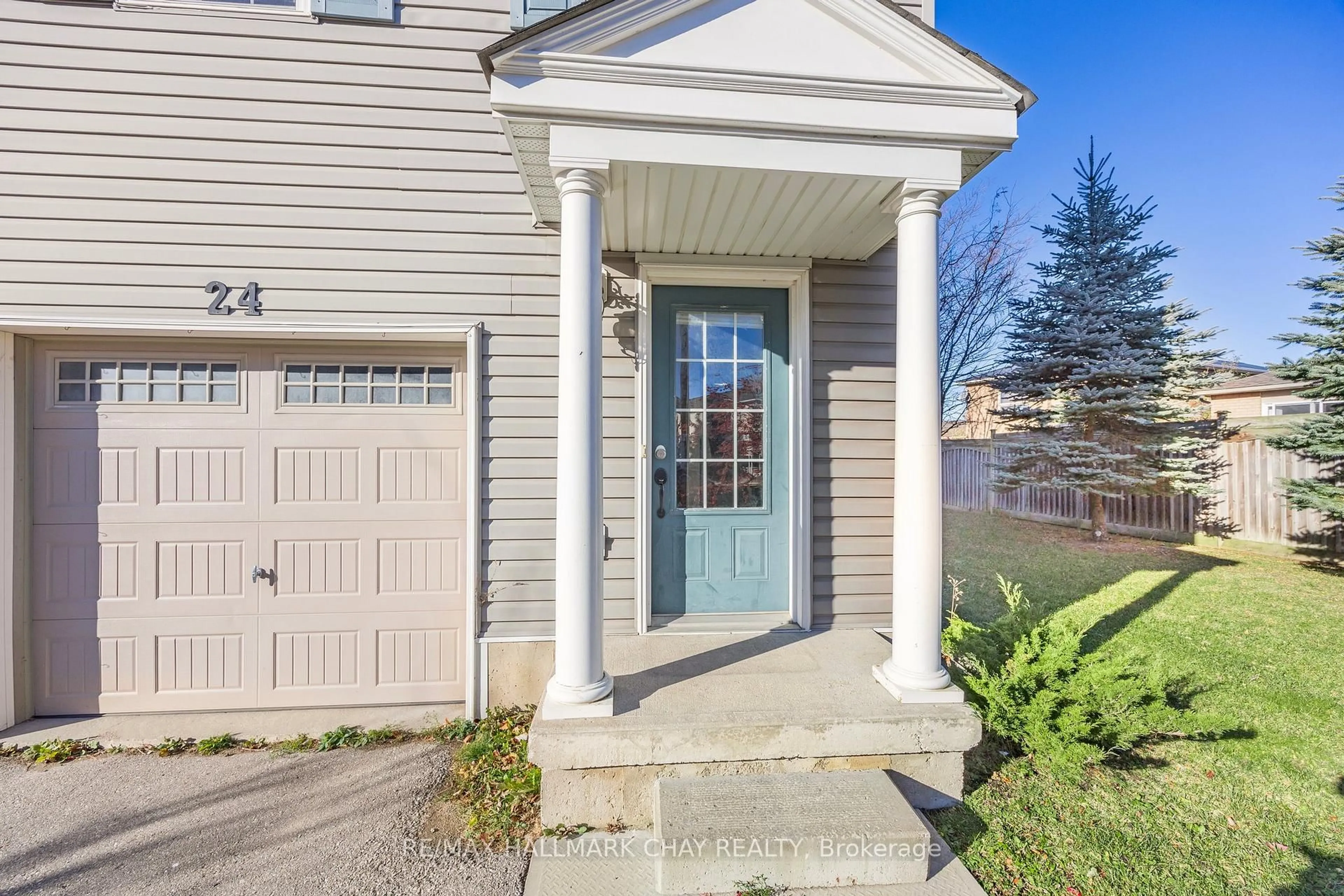 Indoor entryway for 91 COUGHLIN Rd #24, Barrie Ontario L4N 0L6