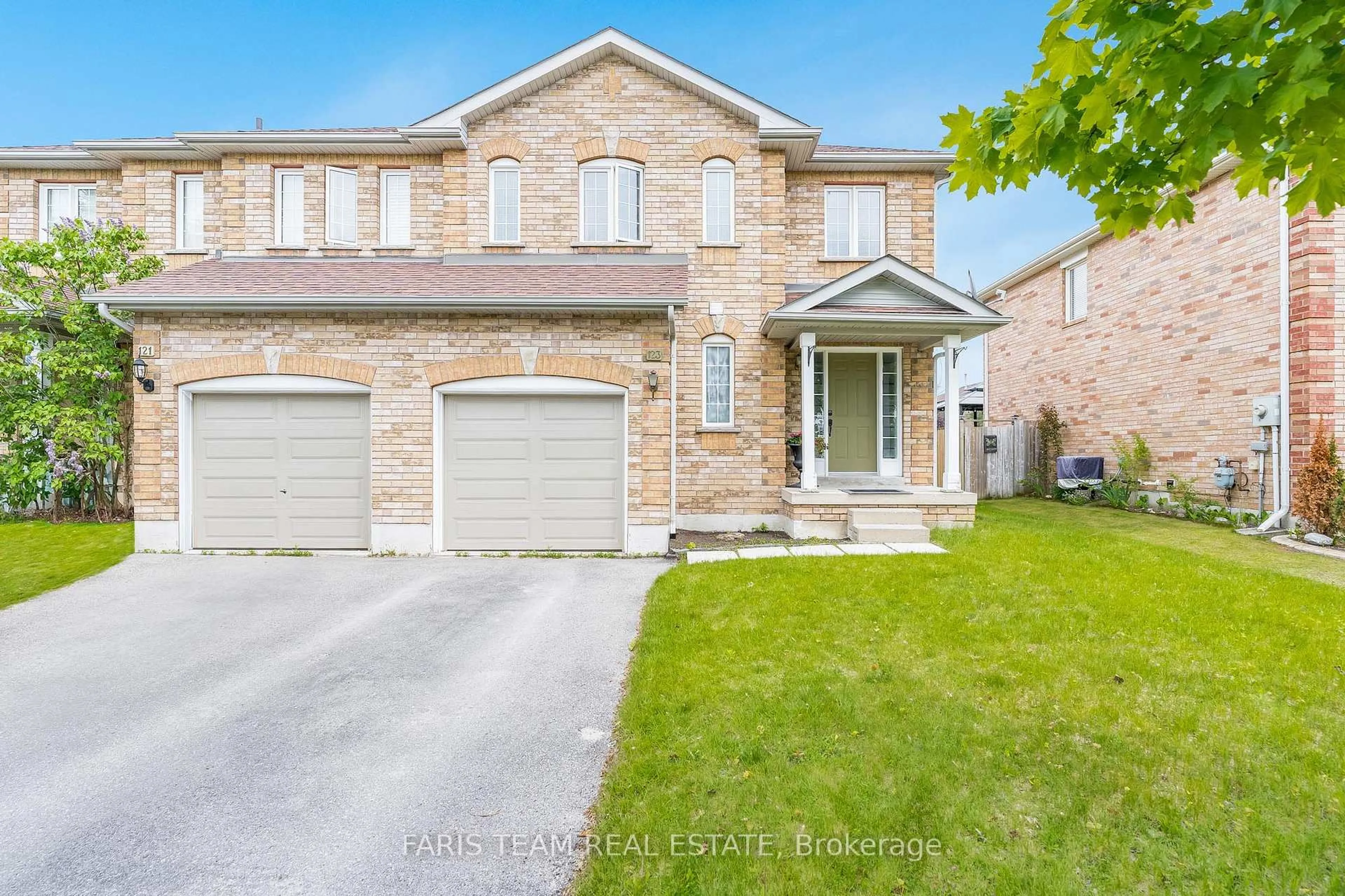 Home with brick exterior material, street for 123 Holly Meadow Rd, Barrie Ontario L4N 9Z6
